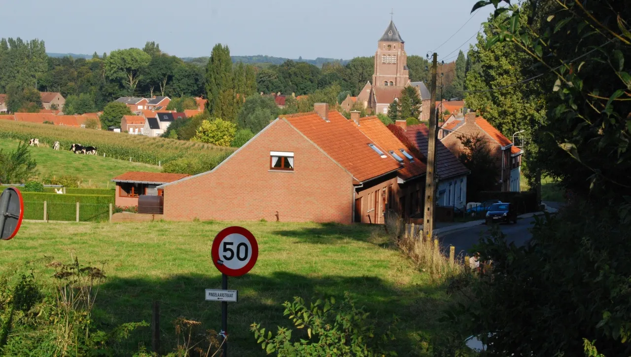 Photo showing: View of the Kemmel Village from Reningelstraat