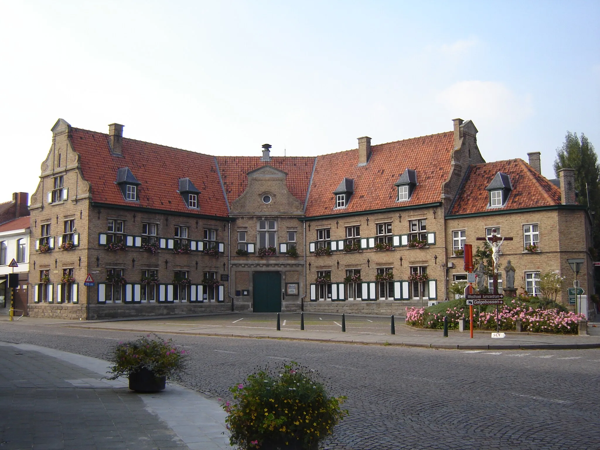 Photo showing: Former town hall Vlamertinge. Vlamertinge, Ieper, West Flanders, Belgium