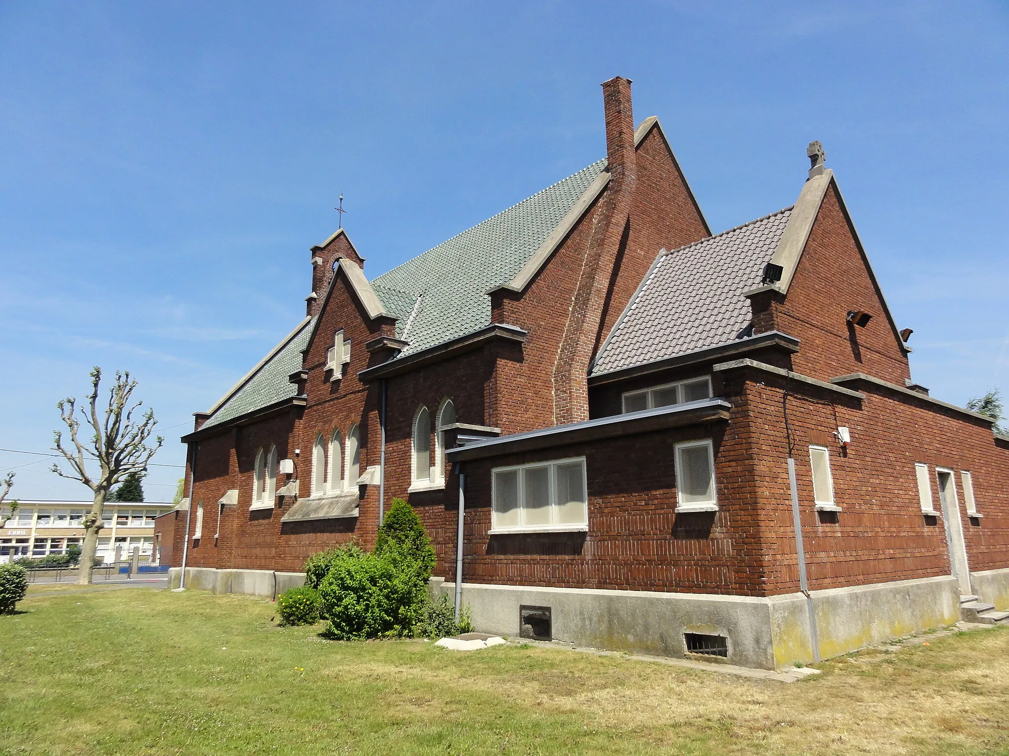 Photo showing: Église du Sacré-Cœur des cités de la fosse n° 21 - 22 de la Compagnie des mines de Courrières dans le bassin minier du Nord-Pas-de-Calais, Harnes, Pas-de-Calais, Nord-Pas-de-Calais, France.