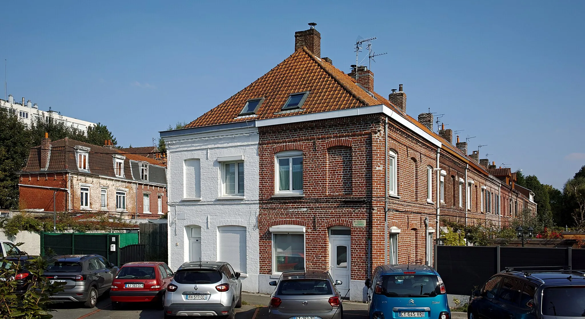 Photo showing: View of Allée des Thuyas and Rue du Midi, in Lambersart.