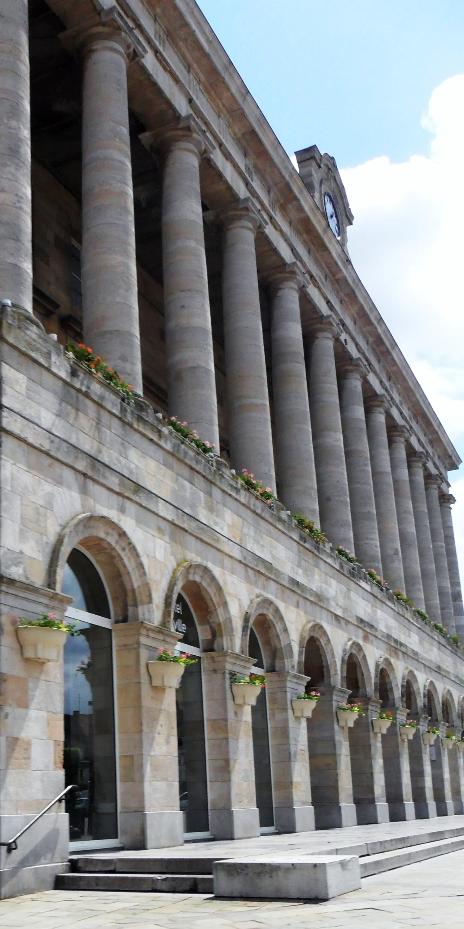 Photo showing: The town hall, Hazebrouck