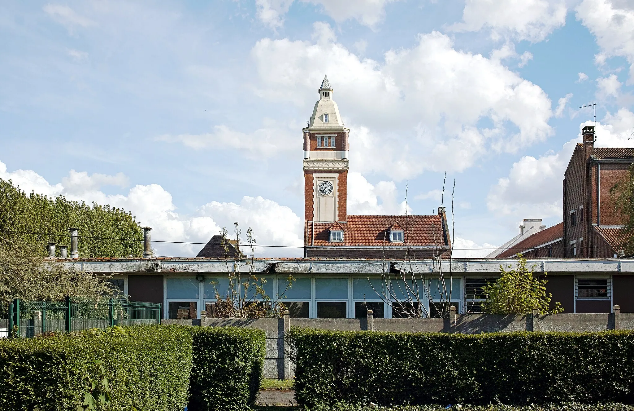 Photo showing: Belfry of the town hall of Lesquin.