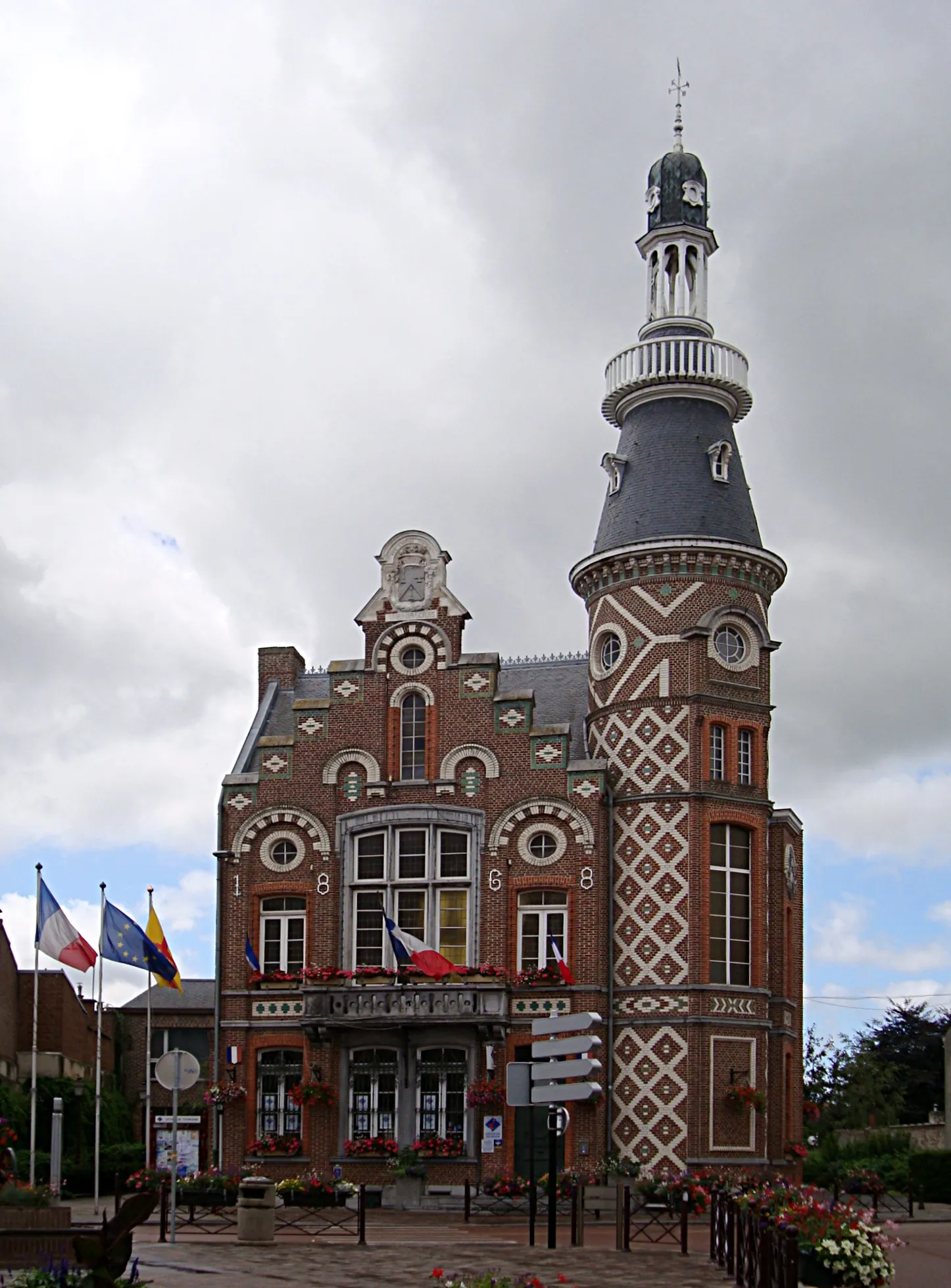 Photo showing: L'hôtel de ville de Wambrechies (Nord). Style Renaissance flamande XIXe siècle. Architecte : Charles Maillard.