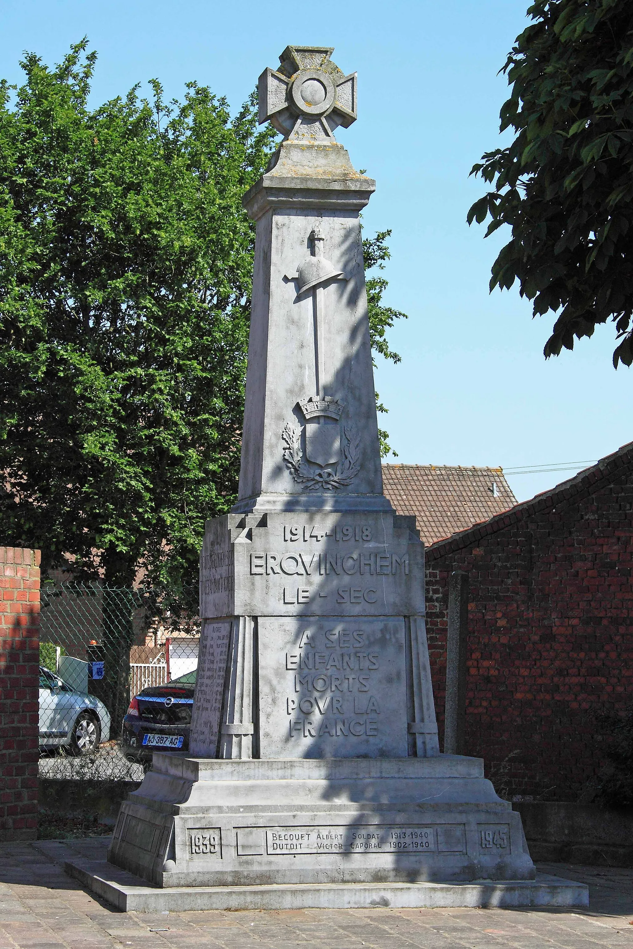 Photo showing: Monument aux Morts - Place de l'Eglise, 59 Erquinghem-le-Sec