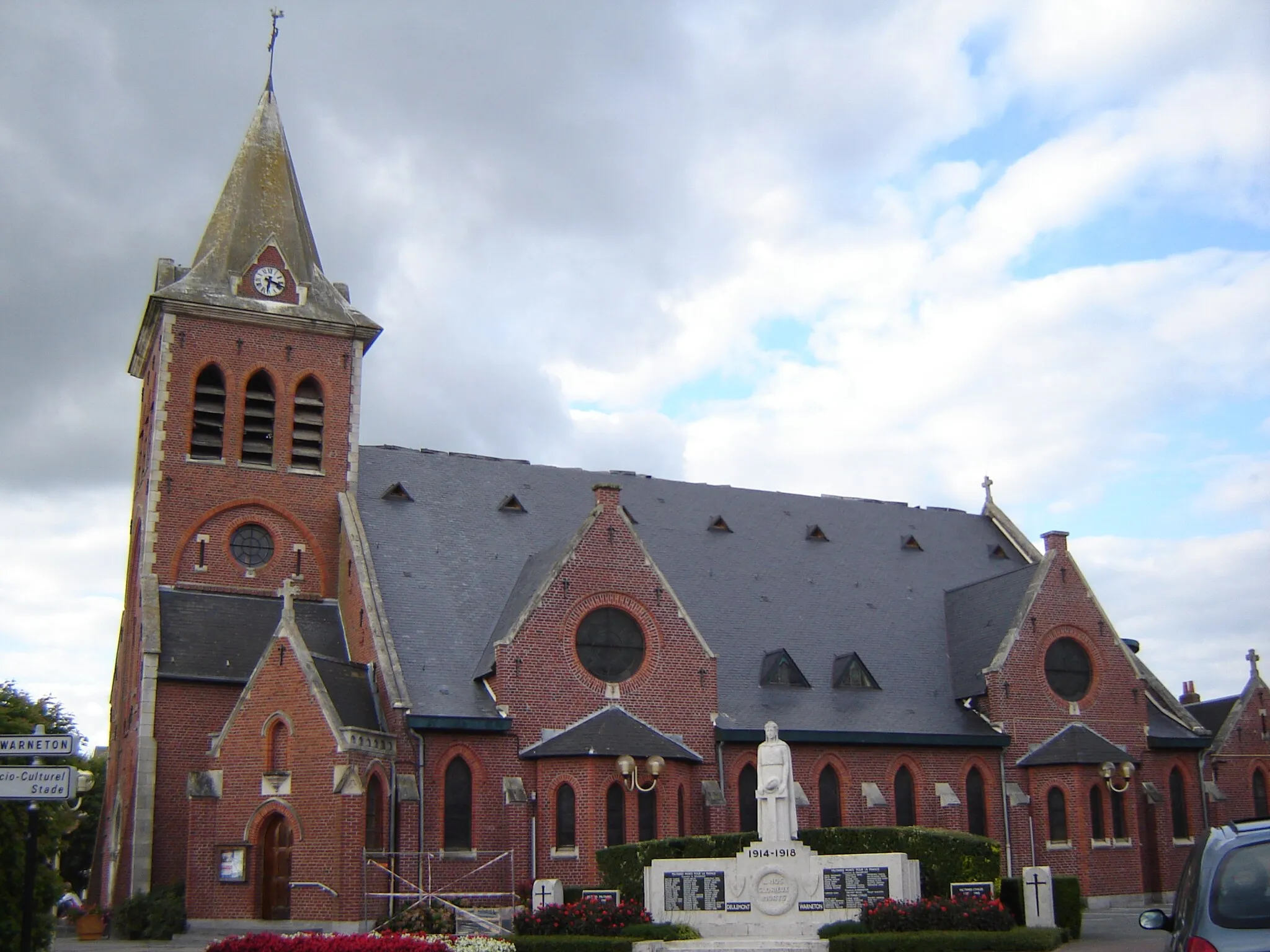 Photo showing: Church of Saint Symphorian in Deûlémont. Deûlémont, Nord, Nord-Pas-de-Calais, France