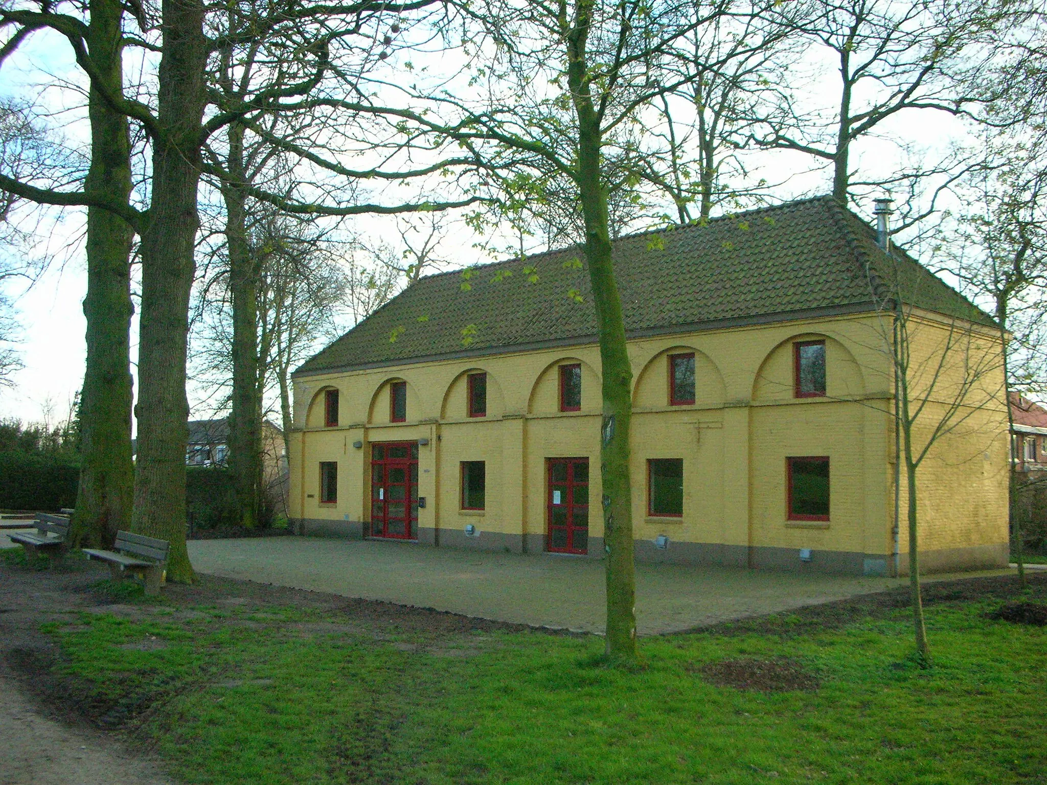 Photo showing: Restored coach house of the former castle of Zwevezele. Zwevezele, Wingene, West Flanders, Belgium