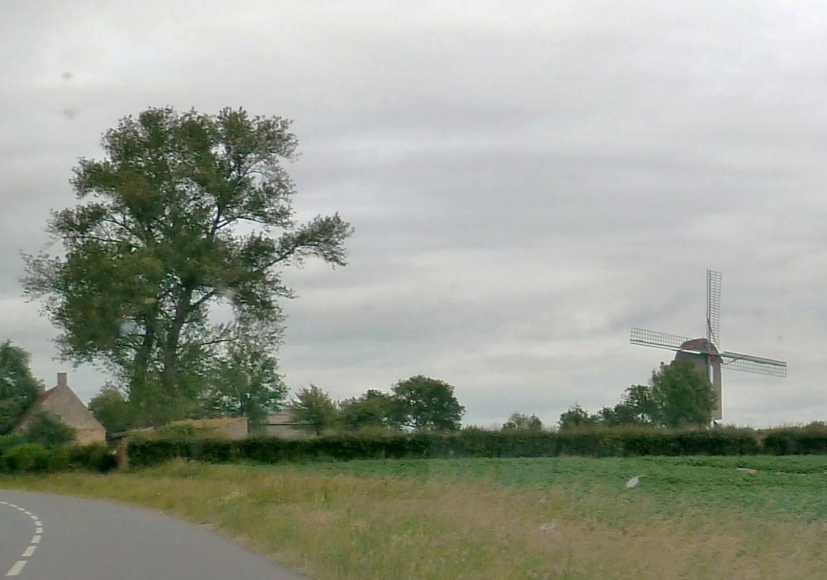 Photo showing: Molen Den Leeuw (Le Lion).- Moulin sur pivot de 1774 à Pitgam Nord.- France.-