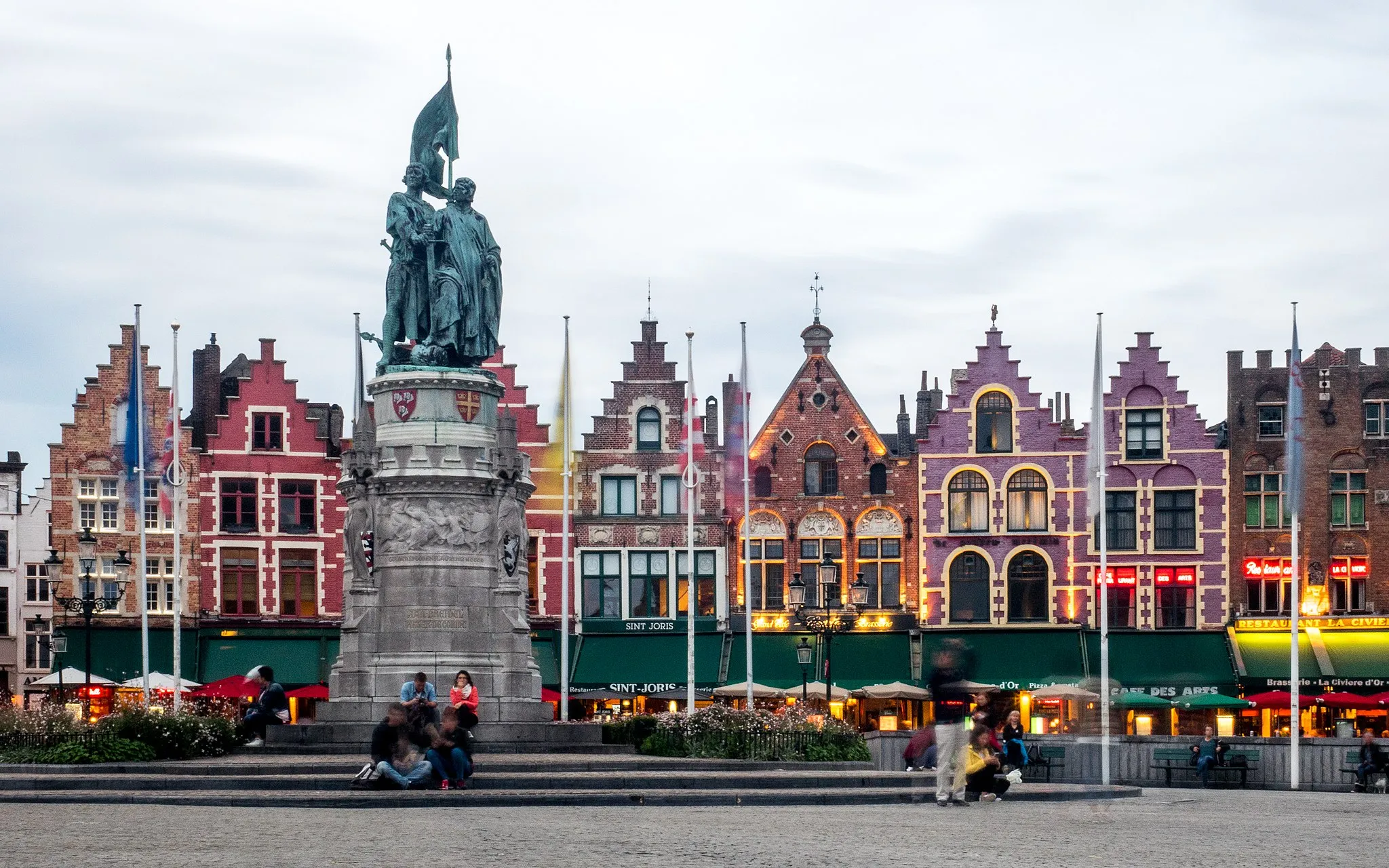 Photo showing: Bruges (Belgium): Markt (Market Place) and statue of Jan Breydel and Pieter de Coninck