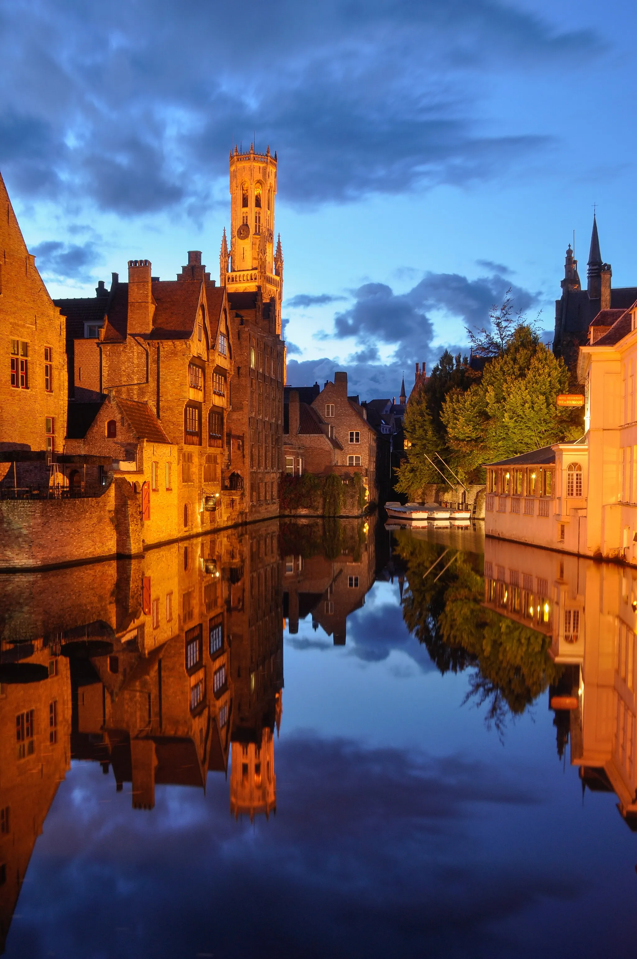 Photo showing: Bruges, View from Rozenhoedkaai, blue hour.