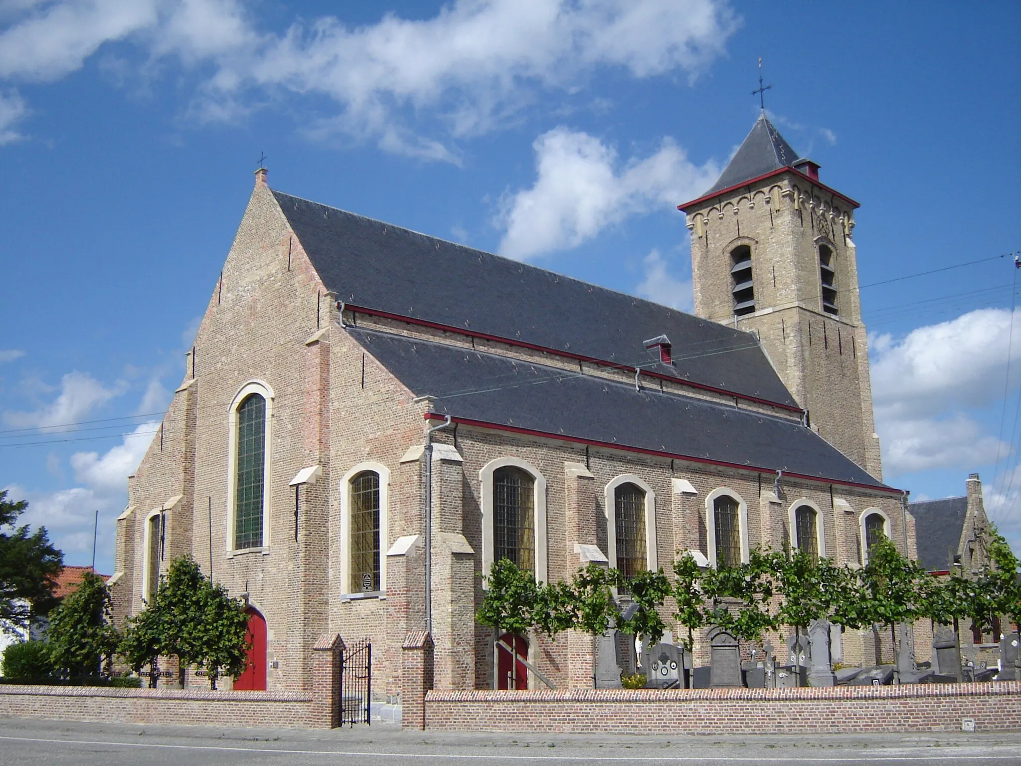 Photo showing: Church of the Holy Trinity and Saint Christianus in Lapscheure. Lapscheure, Damme, West Flanders, Belgium