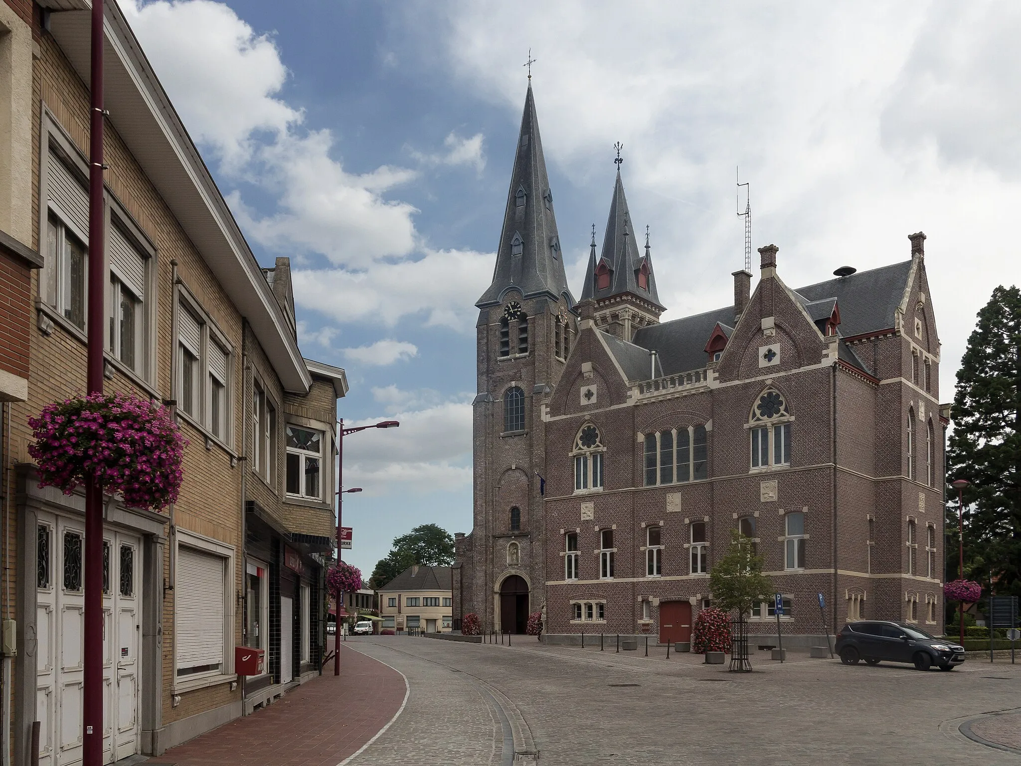 Photo showing: Ruiselede, church: parochiekerk gewijd aan Onze-Lieve-Vrouw