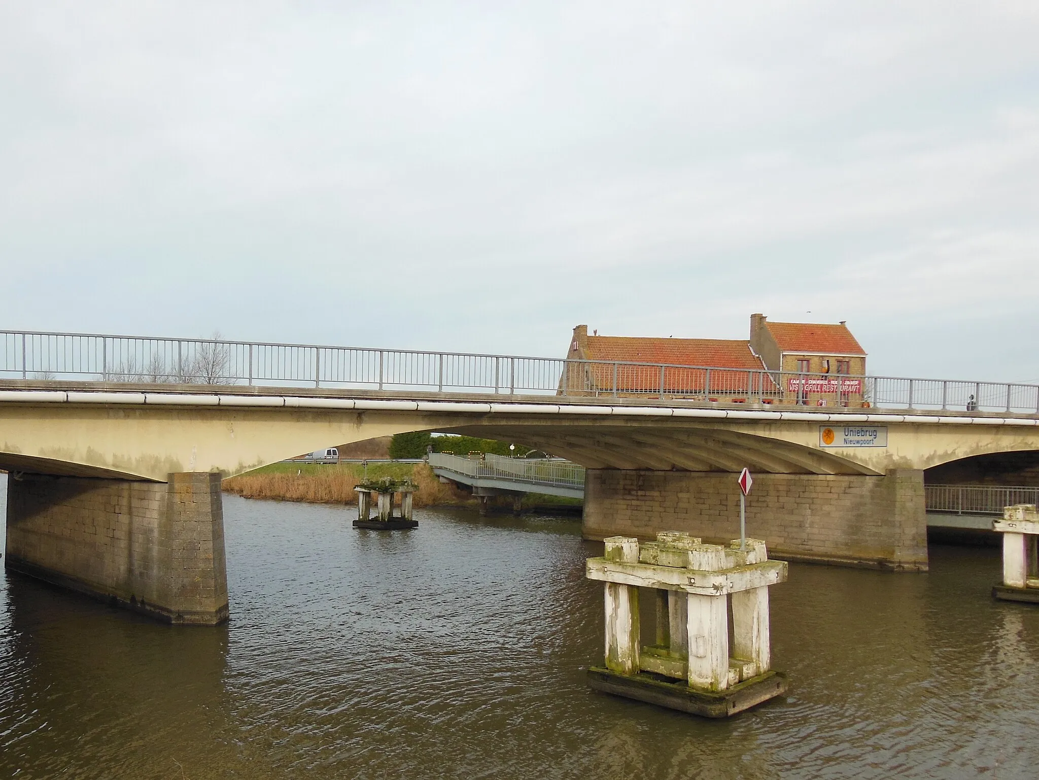 Photo showing: Bridge on the Yser river, called "Uniebrug",