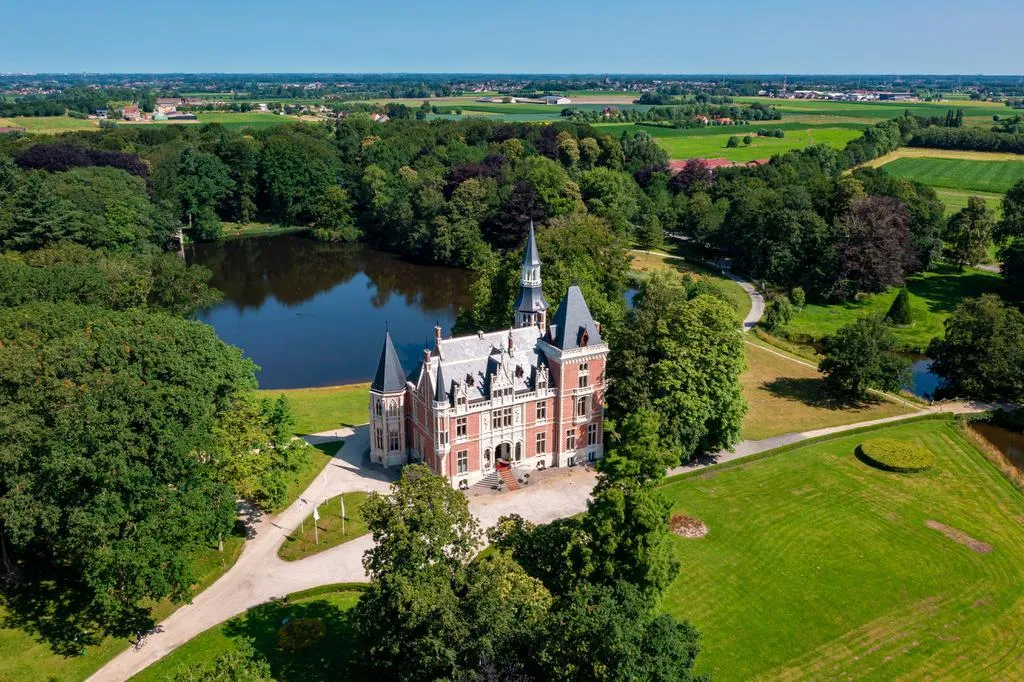 Photo showing: Drone image of Castle d'Aertrycke at Torhout, Belgium