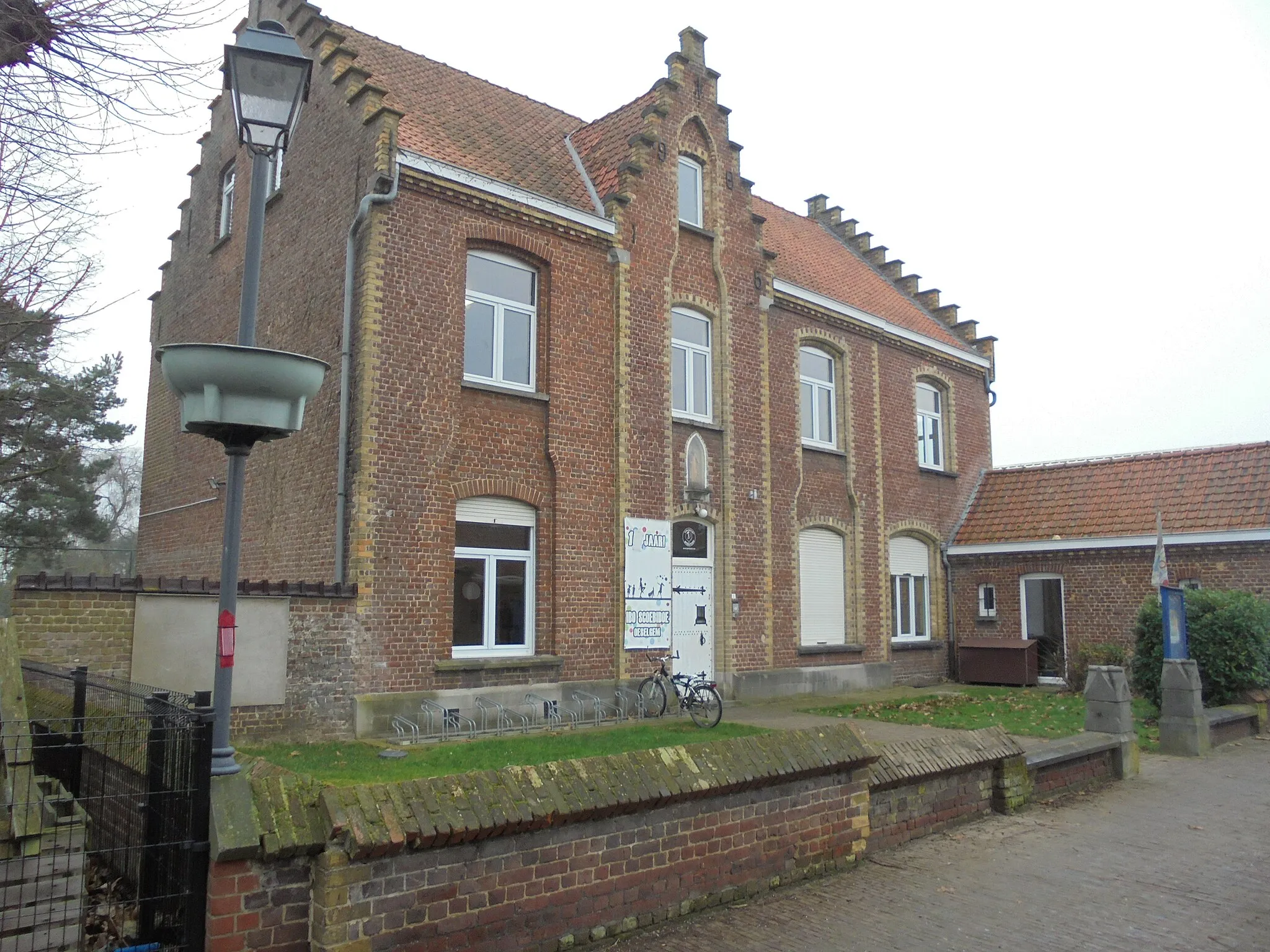 Photo showing: Voormalige pastorie - Kerkplein - Oeselgem - Dentergem - West-Vlaanderen - België