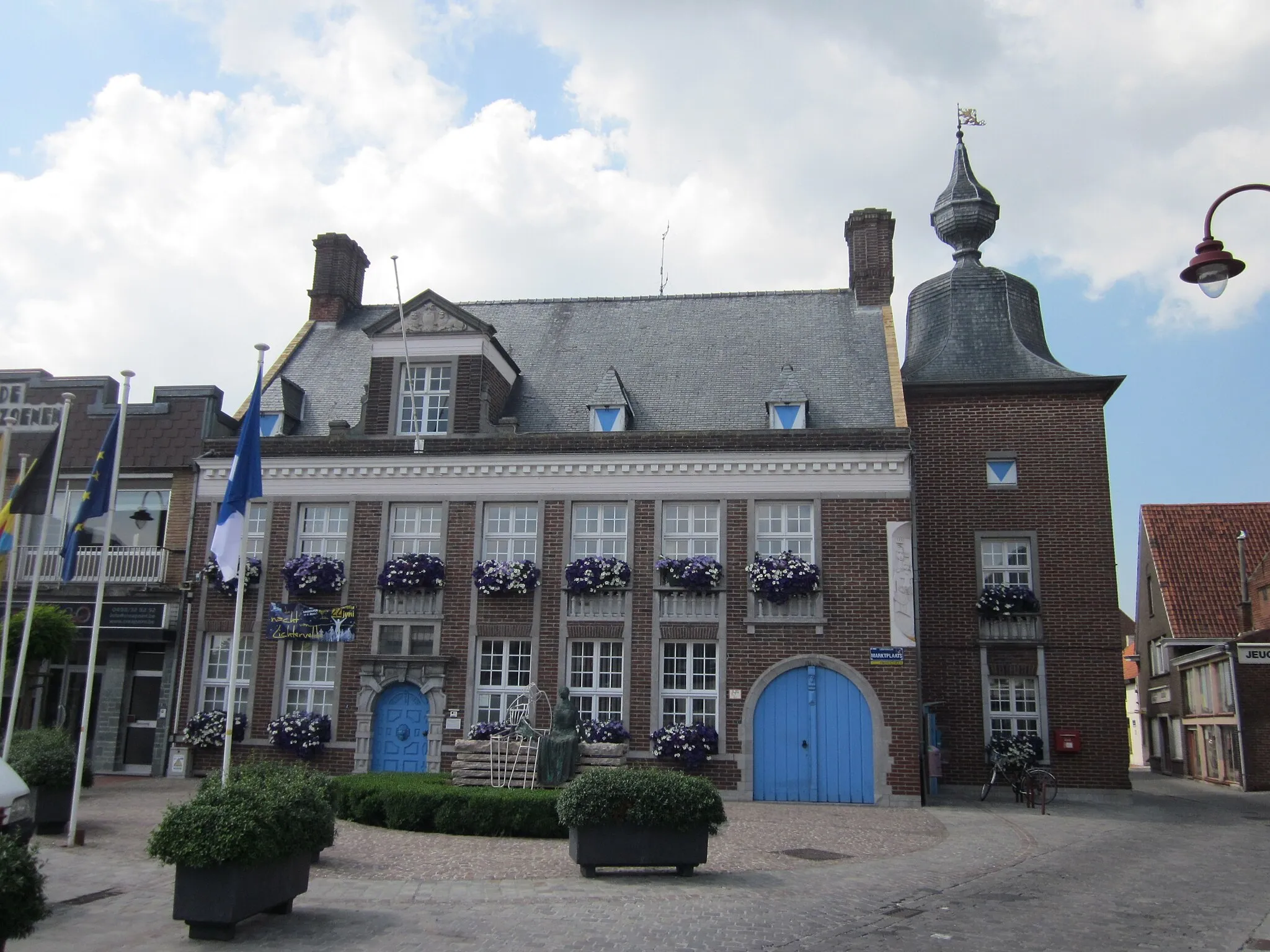 Photo showing: Town hall of Lichtervelde, Belgium
