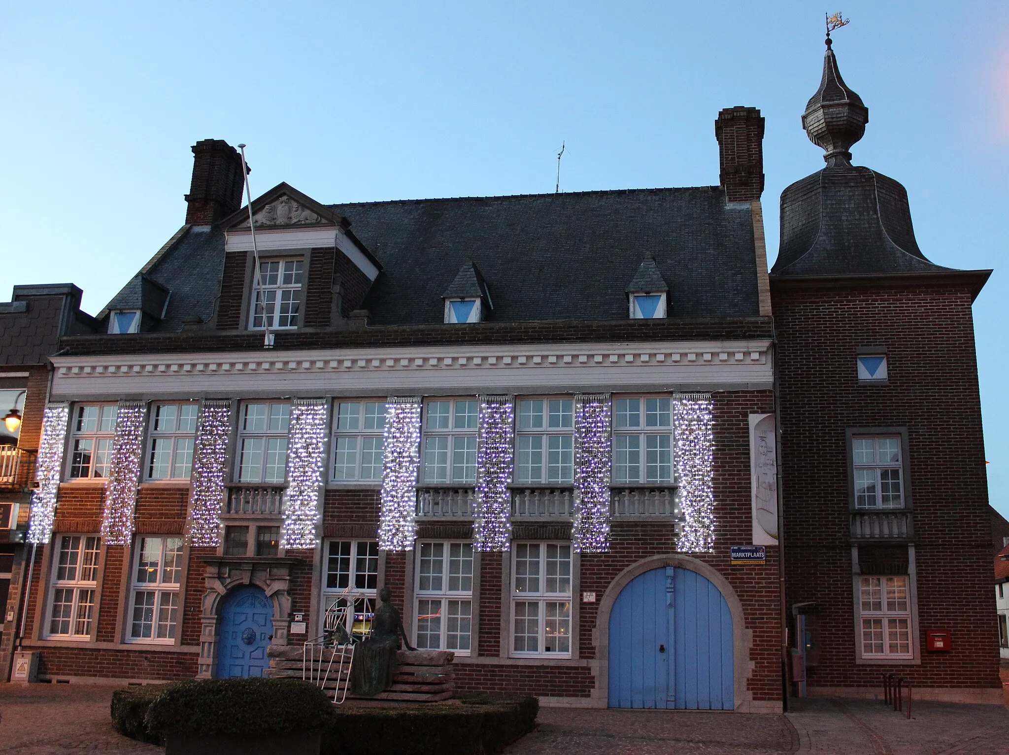 Photo showing: Lichtervelde Town hall (New Year 2013)