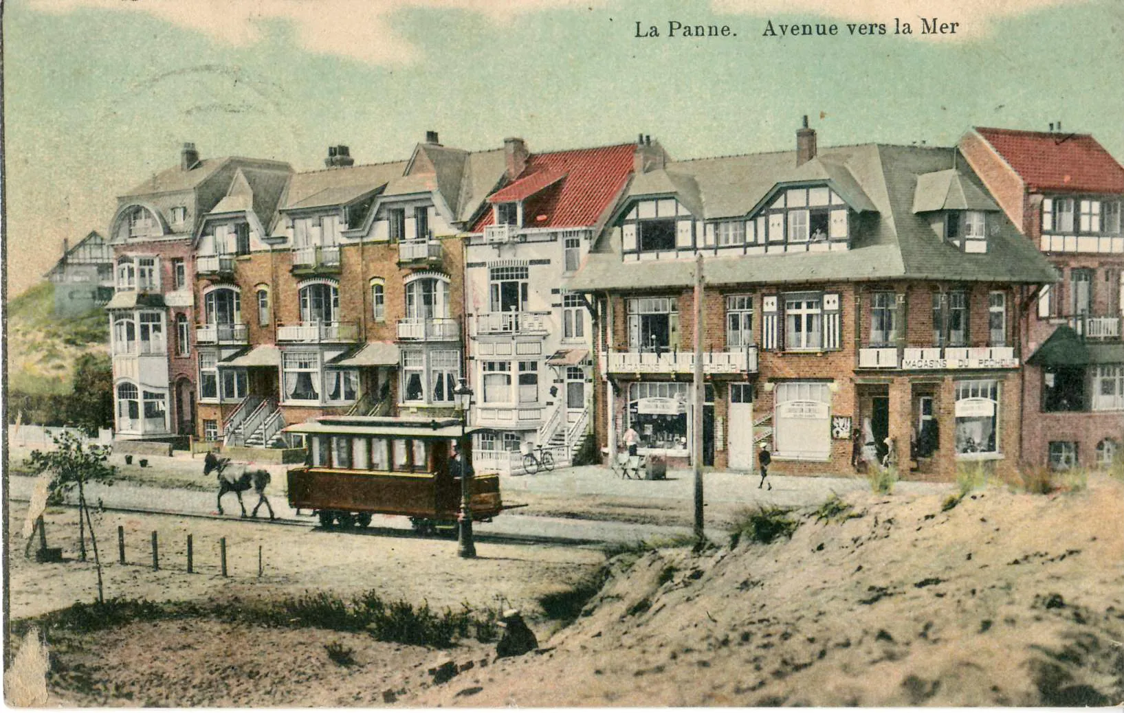 Photo showing: Carte postale ancienne éditée par Au petit Bonheur : LA PANNE - Avenue de la Mer