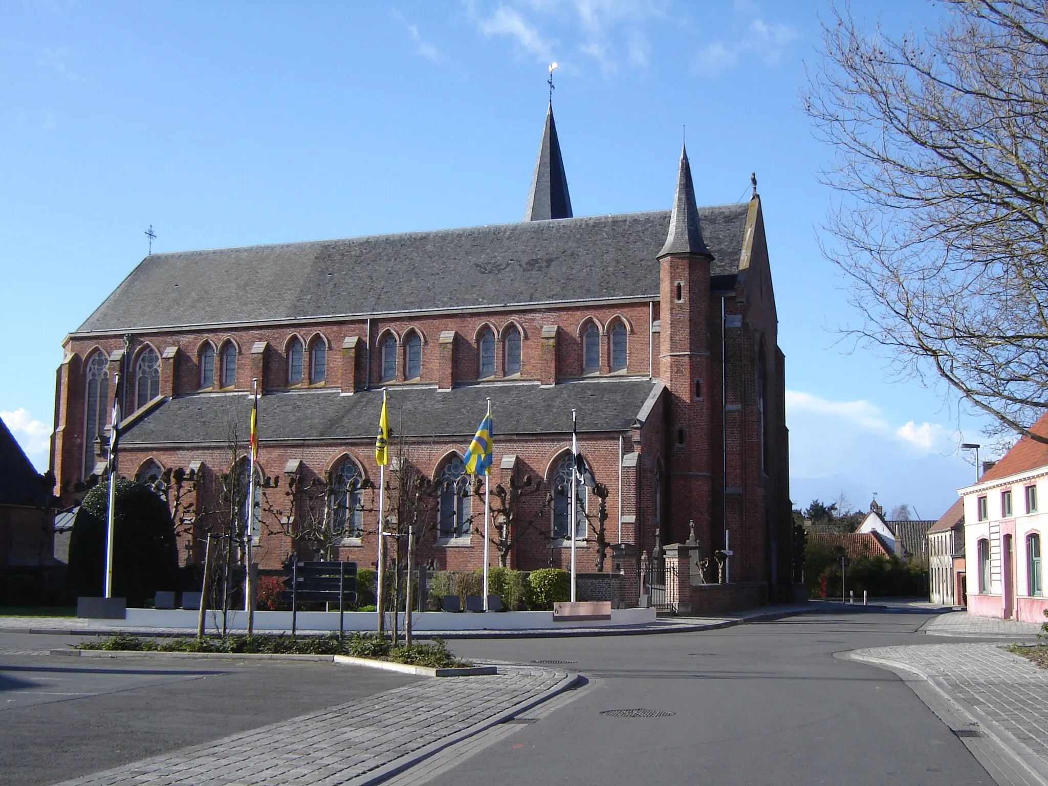 Photo showing: Sint-Elooiskerk in Snellegem, nieuw gedeelte Church of Saint Eligius in Snellegem, view on younger part of the building. In Snellegem Jabbeke, West Flanders, Belgium