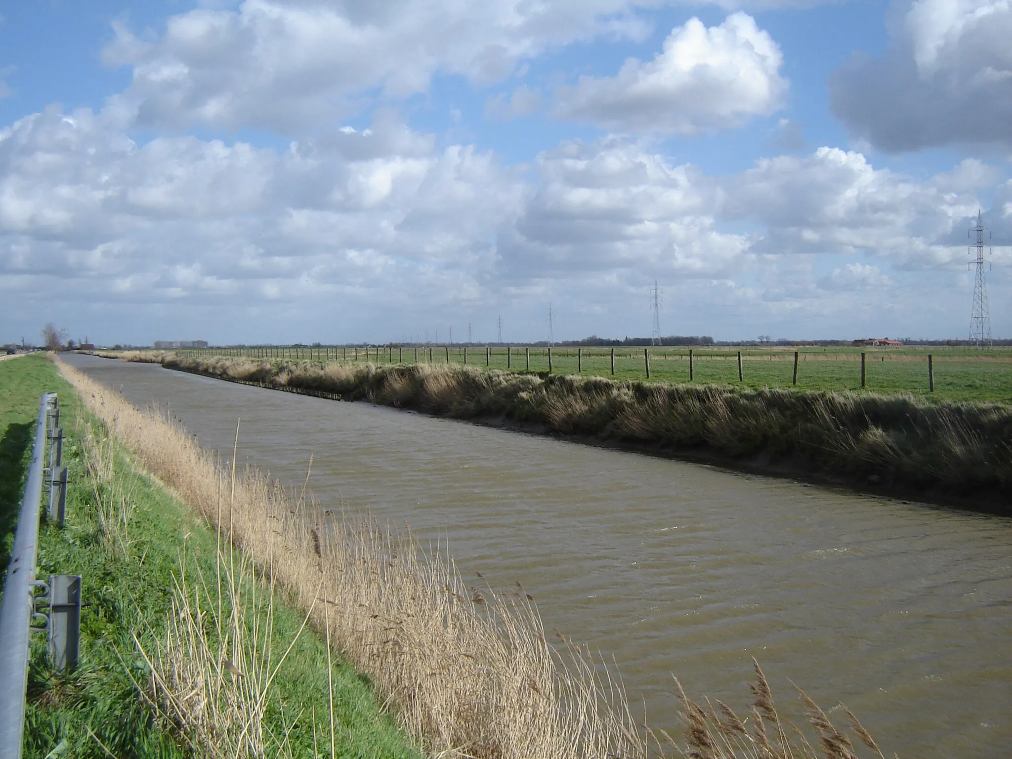 Photo showing: Noordede (or Noord-Ede), small river in Klemskerke, De Haan, West Flanders, Belgium