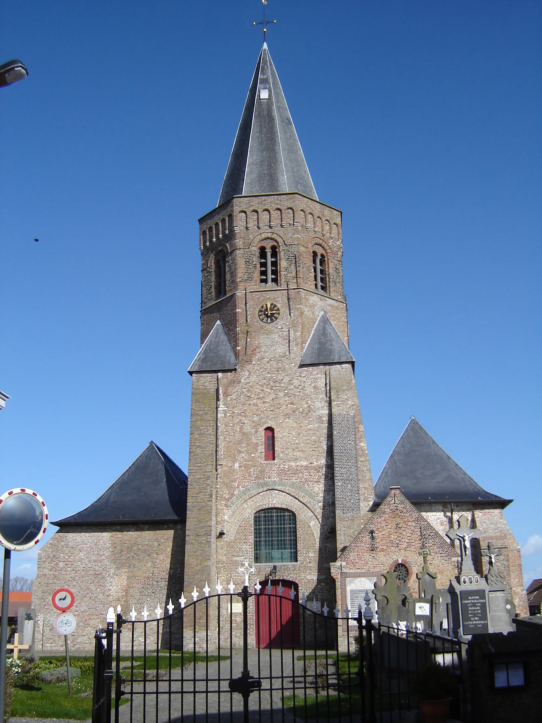 Photo showing: Church of Saint Michael in Zuienkerke, West Flanders, Belgium