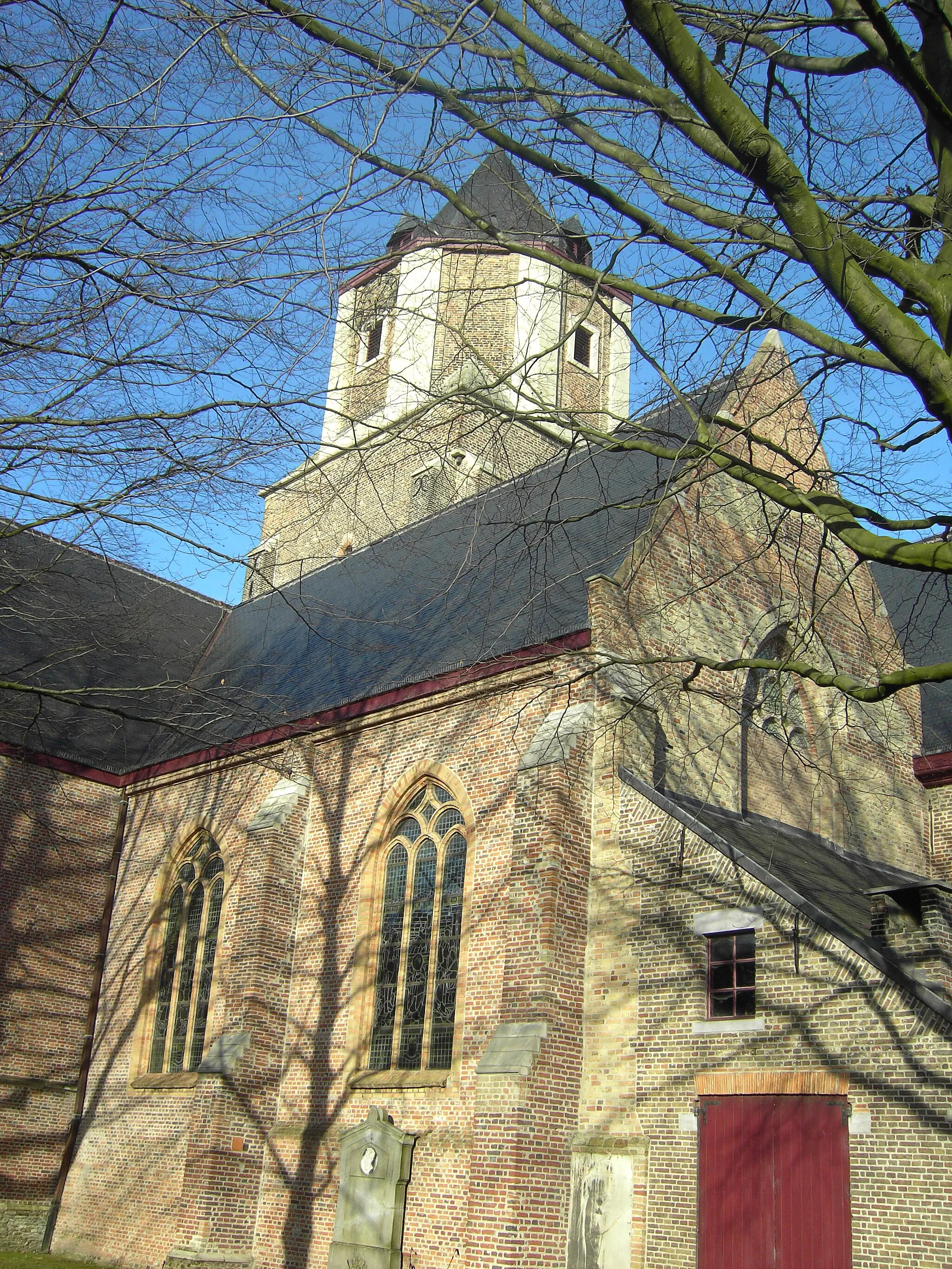 Photo showing: Maldegem - church (moeilijk te fotograferen in haar geheel omwille van ingesloten ligging).