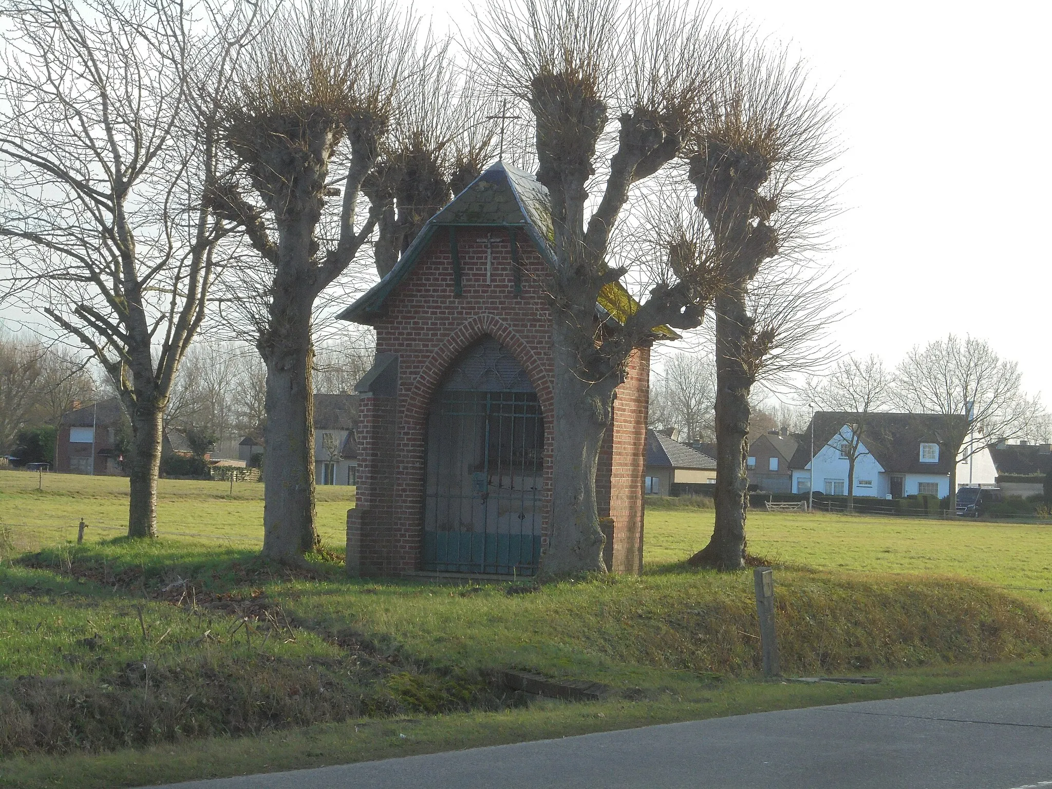 Photo showing: Neogotische Heilig-Hartkapel met linden - Sijseelseweg - Moerkerke - Damme - West-Vlaanderen - België