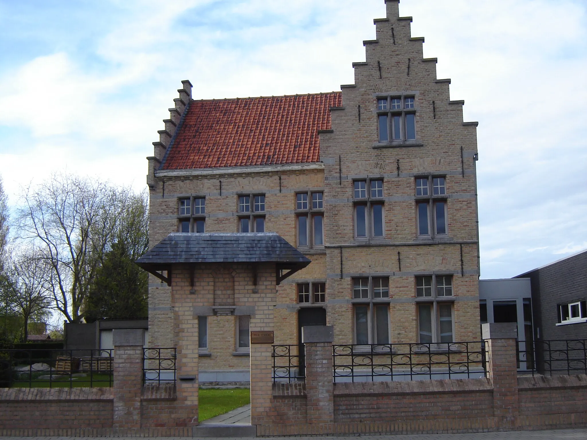 Photo showing: Rectory in Hollebeke. Hollebeke, Ieper, West Flanders, Belgium