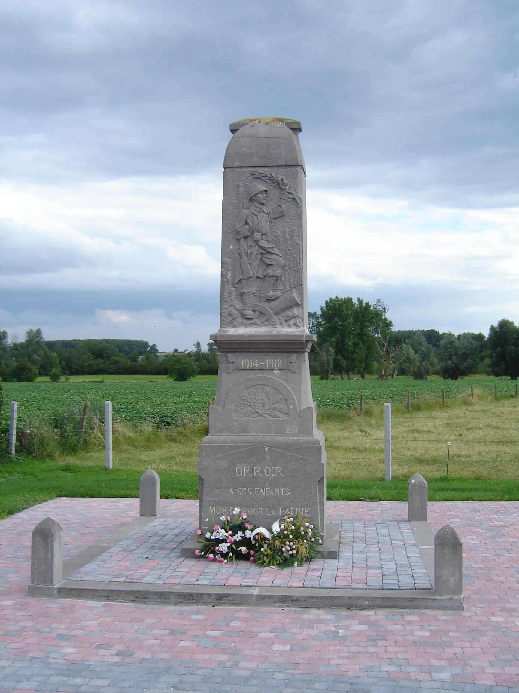 Photo showing: War monument in Orroir, Mont-de-l'Enclus, Hainaut, Belgium.
