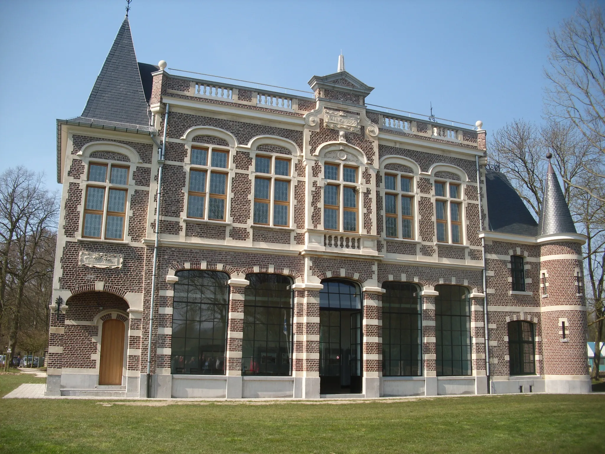 Photo showing: De pas gerestaureerde bibliotheek - oorspronkelijk uit 1895 - Domein de Ghellinck Elsegem - Kortrijkstraat - Elsegem - Wortegem-Petegem - Oost-Vlaanderen - België