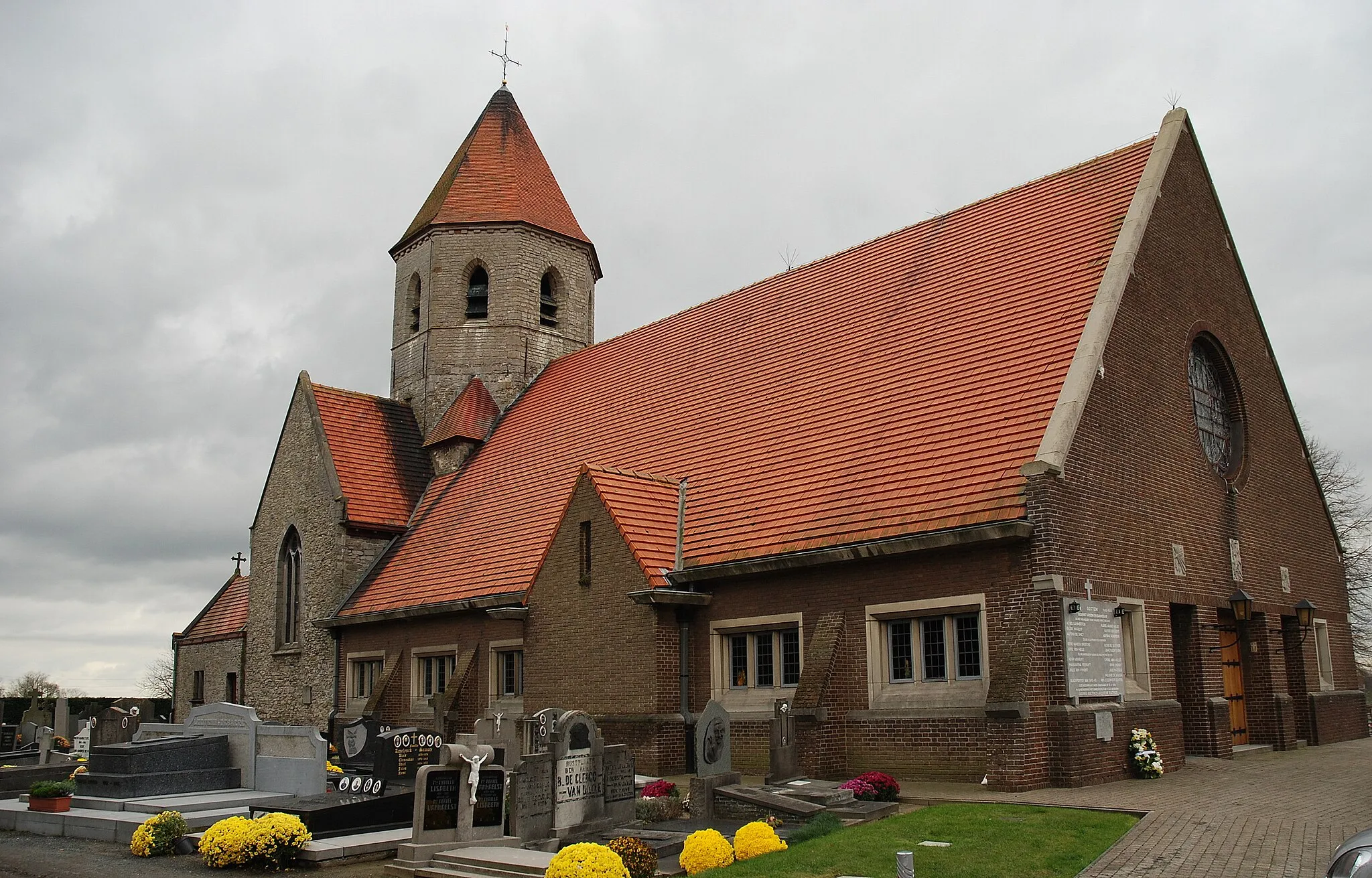 Photo showing: De Sint-Martinus-en-Eutropiuskerk te Gottem, België
