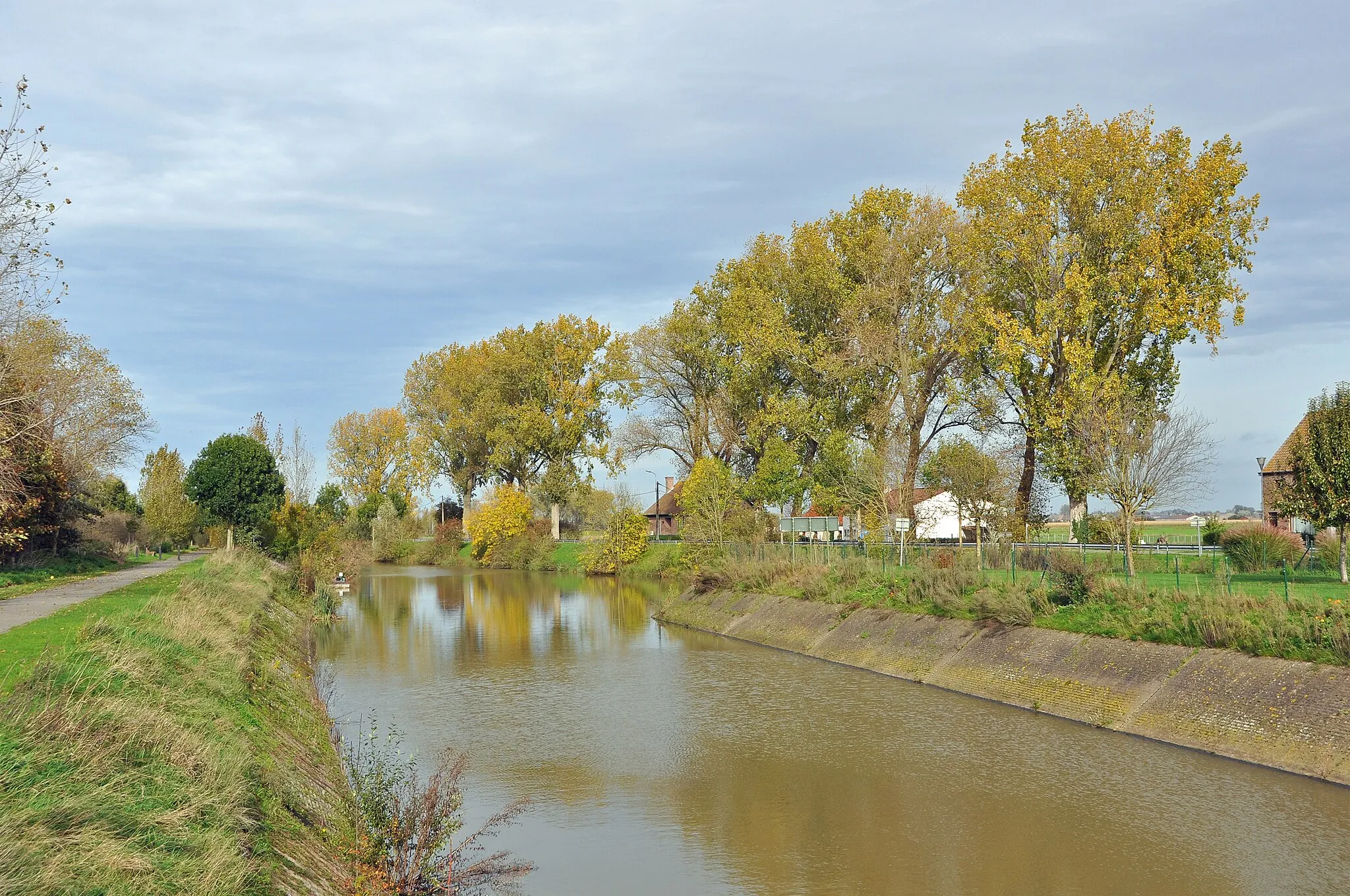 Photo showing: Pollinkhove (Lo-Reninge, province of West Flanders, Belgium): the Lo Canal at De Fintele