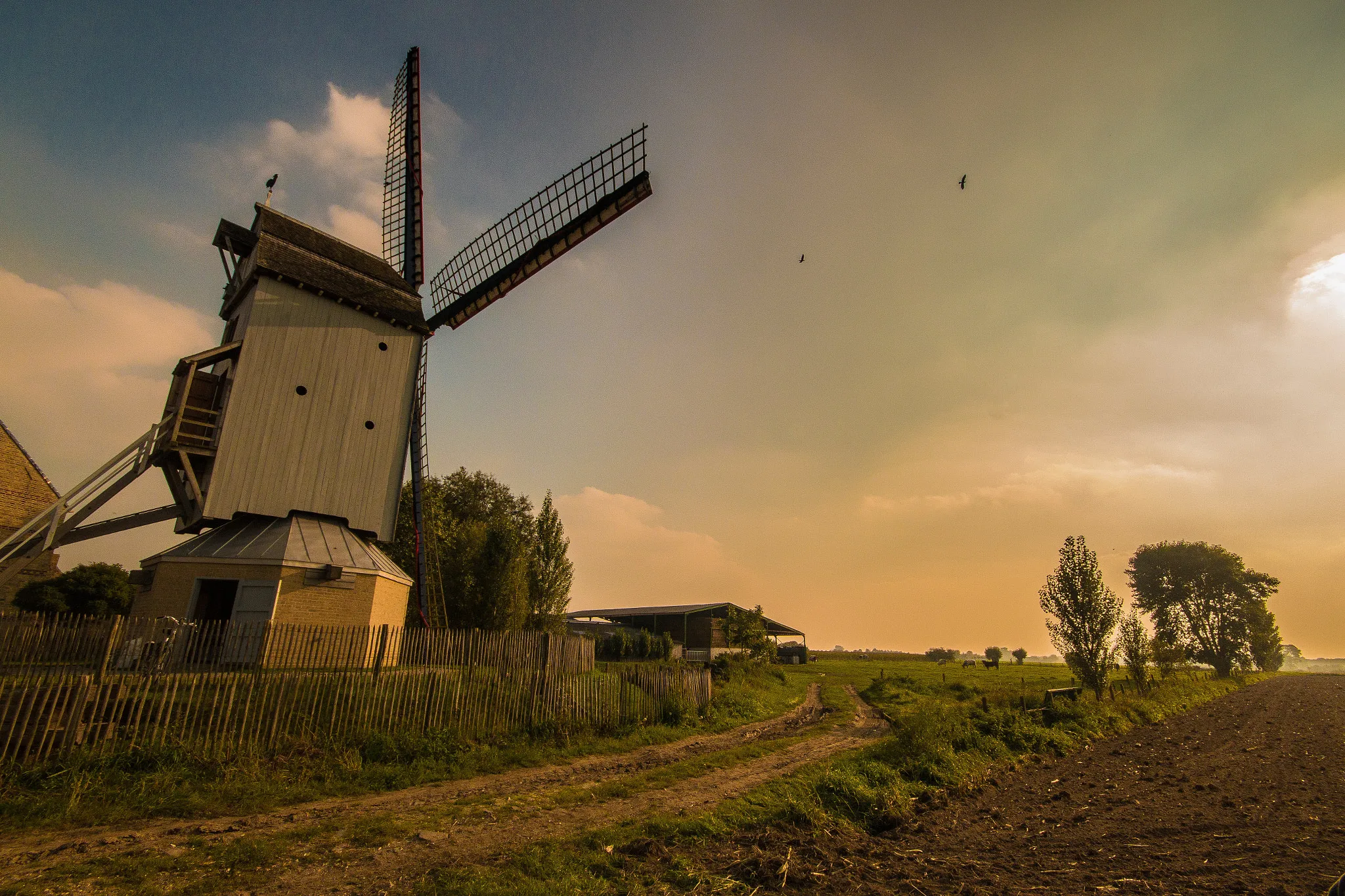 Photo showing: 500px provided description: Windmill in Langemark Poelkapelle taken with a Canon 70d Sigma 10-20mm Lens [#sky ,#blue ,#architecture ,#windmill ,#langemark ,#Belgium ,#poelkapelle]