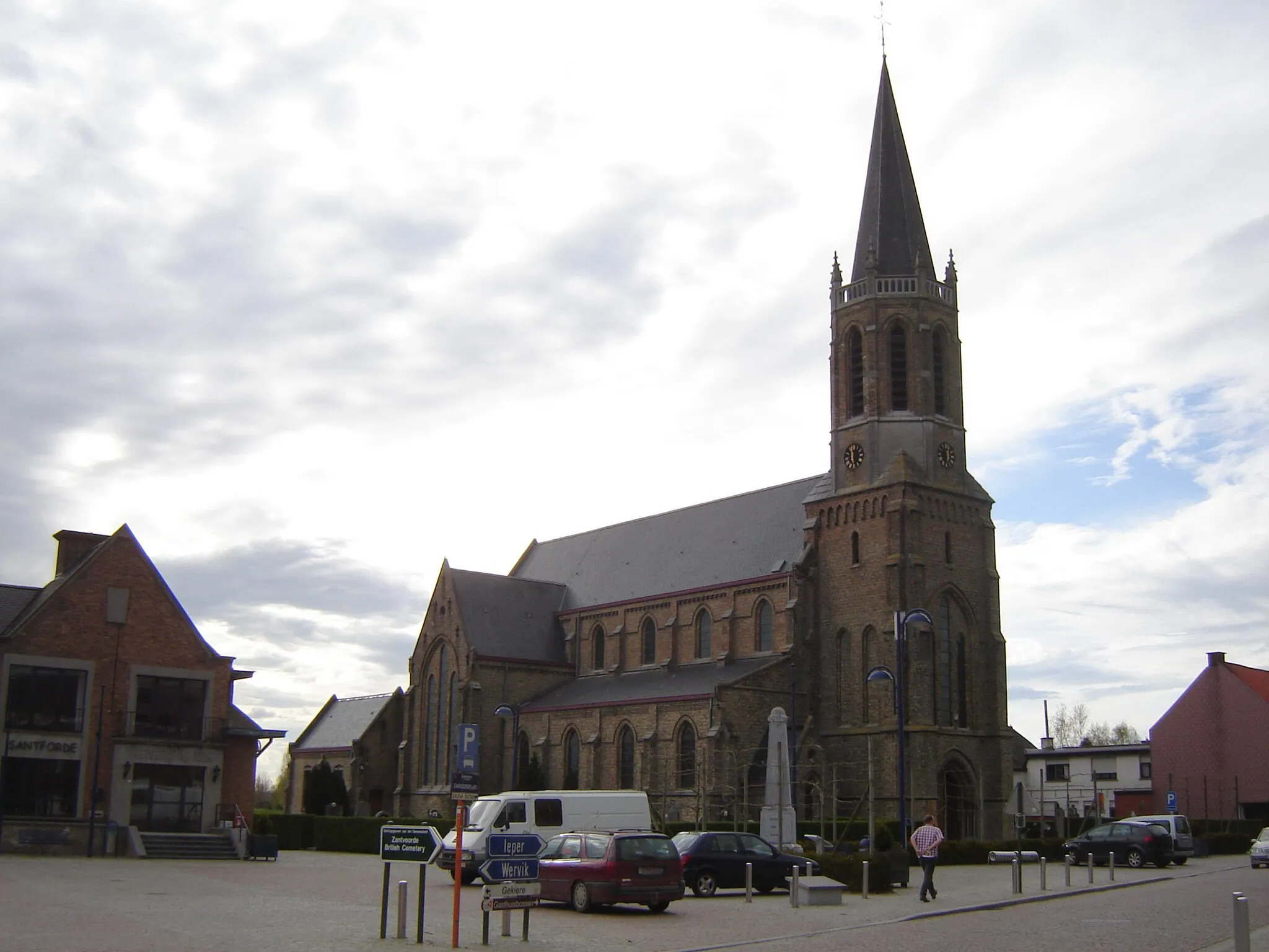 Photo showing: Market square and church of Saint Bartholomew in Zandvoorde. Zandvoorde, Zonnebeke, West Flanders, Belgium.