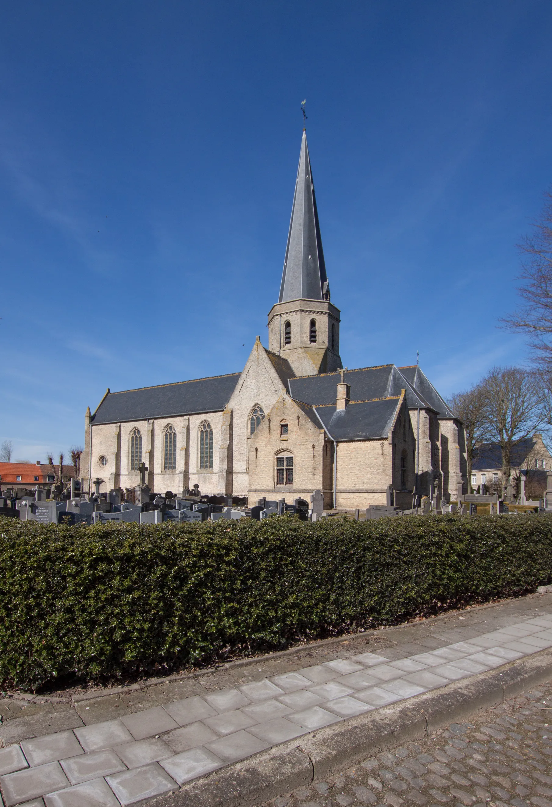 Photo showing: Leisele Churchyard