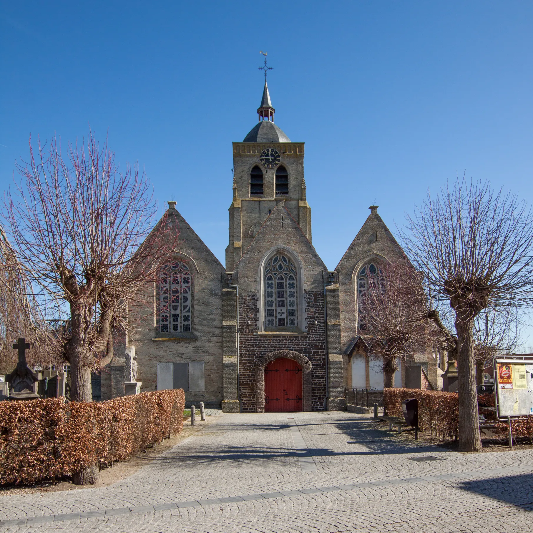 Photo showing: Proven Churchyard