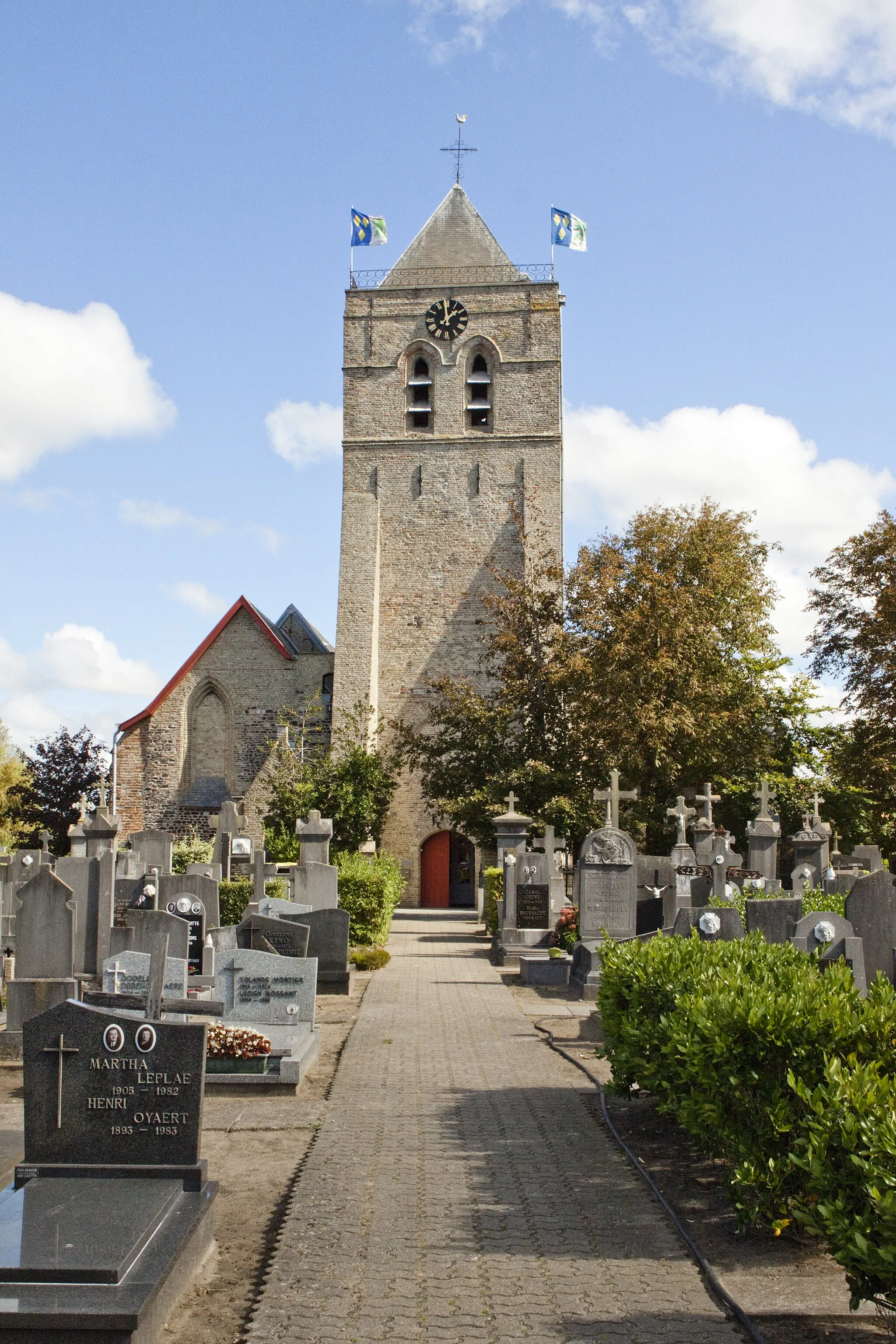 Photo showing: Adinkerke Churchyard Extension. Church