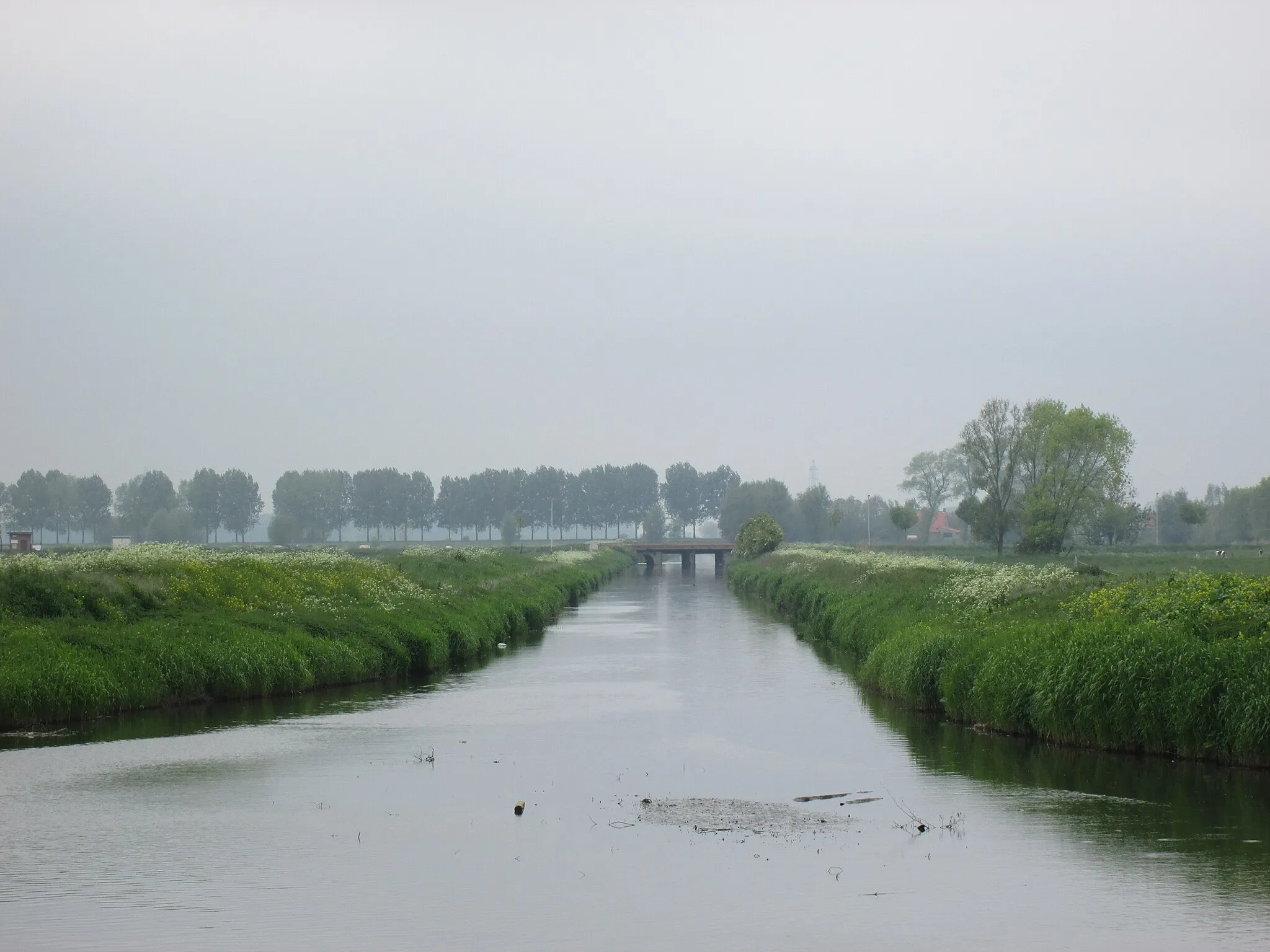 Photo showing: Zicht op de Handzamevaart vanop de Barisdambrug. In de verte is de brug van de Zarrenstraat te zien.