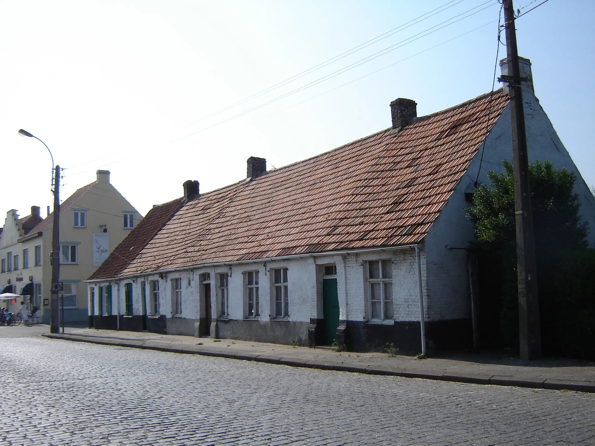Photo showing: Huisjes aan de Provincieweg in dorpscentrum van Moere Houses on the Provincieweg street in the village centre of Moere, Gistel, West Flanders, Belgium