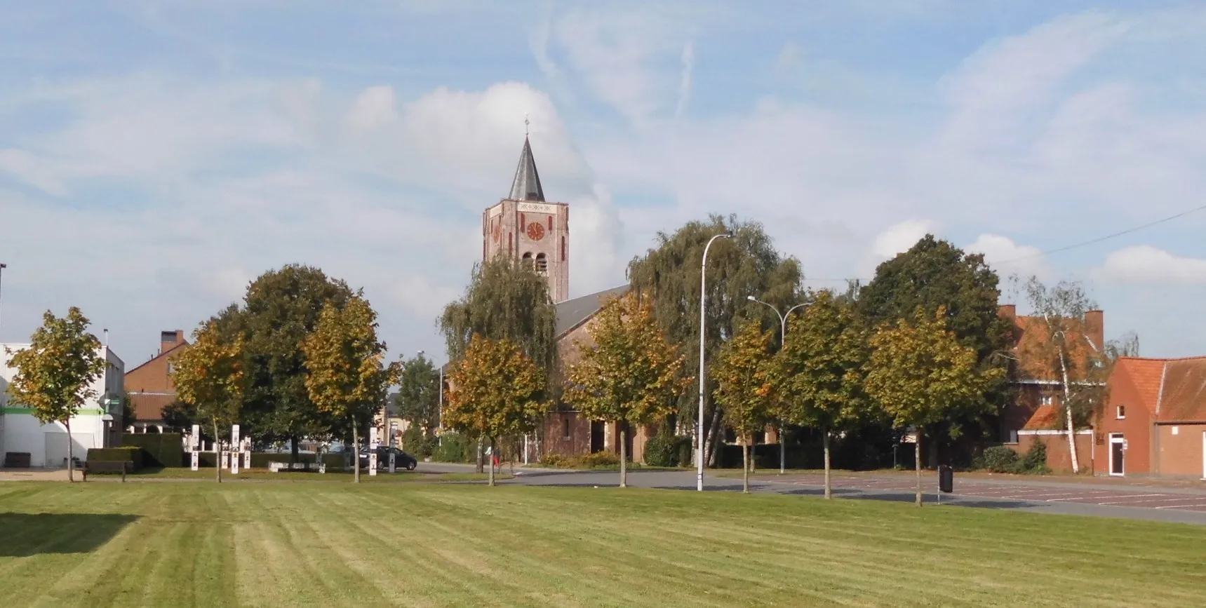 Photo showing: Parochiekerk Sint-Eligius - Kerkplein - Sint-Eloois-Winkel - Ledegem - West-Vlaanderen - België