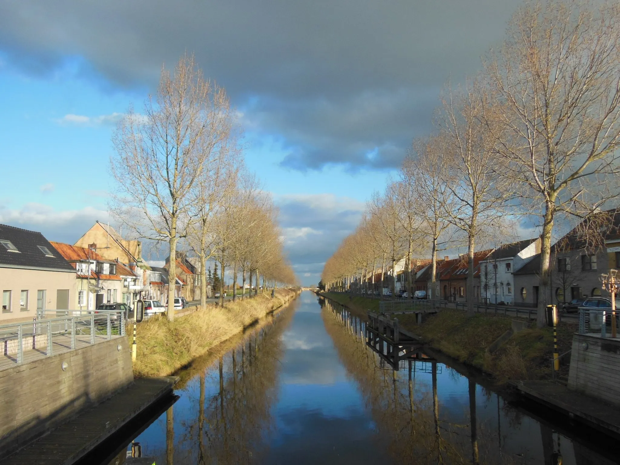 Photo showing: Het Kanaal Nieuwpoort-Duinkerke in Wulpen
