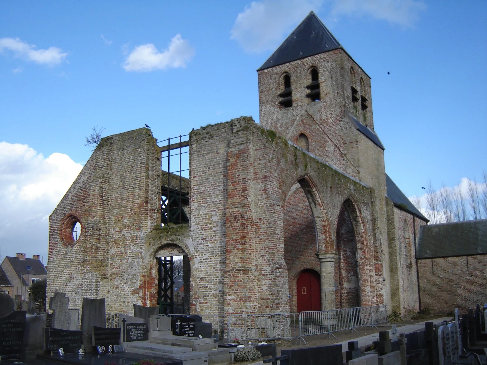 Photo showing: Sint-Eligiuskerk in Ettelgem (oud Romaans kerkje, gebruikt tot 1911) Church of Saint Eligius in Ettelgem (old romanesque church, used until 1911). In Ettelgem, Oudenburg, West Flanders, Belgium
