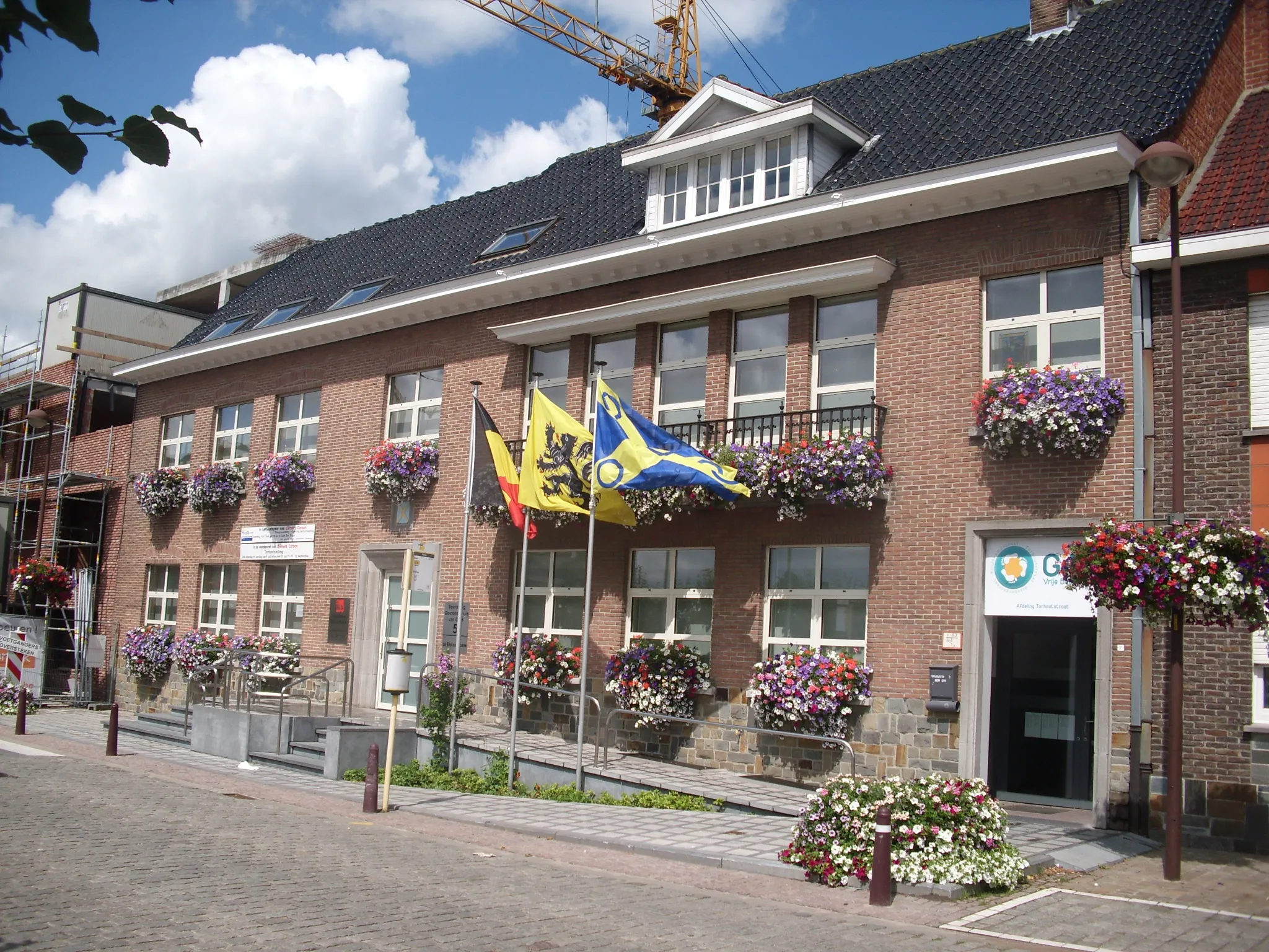 Photo showing: Voormalig gemeentehuis van Gits, heden de uitleenpost van de bibliotheek van Hooglede in Gits - Torhoutstraat 5 - Gits - Hooglede - West-Vlaanderen - Vlaams Gewest - België