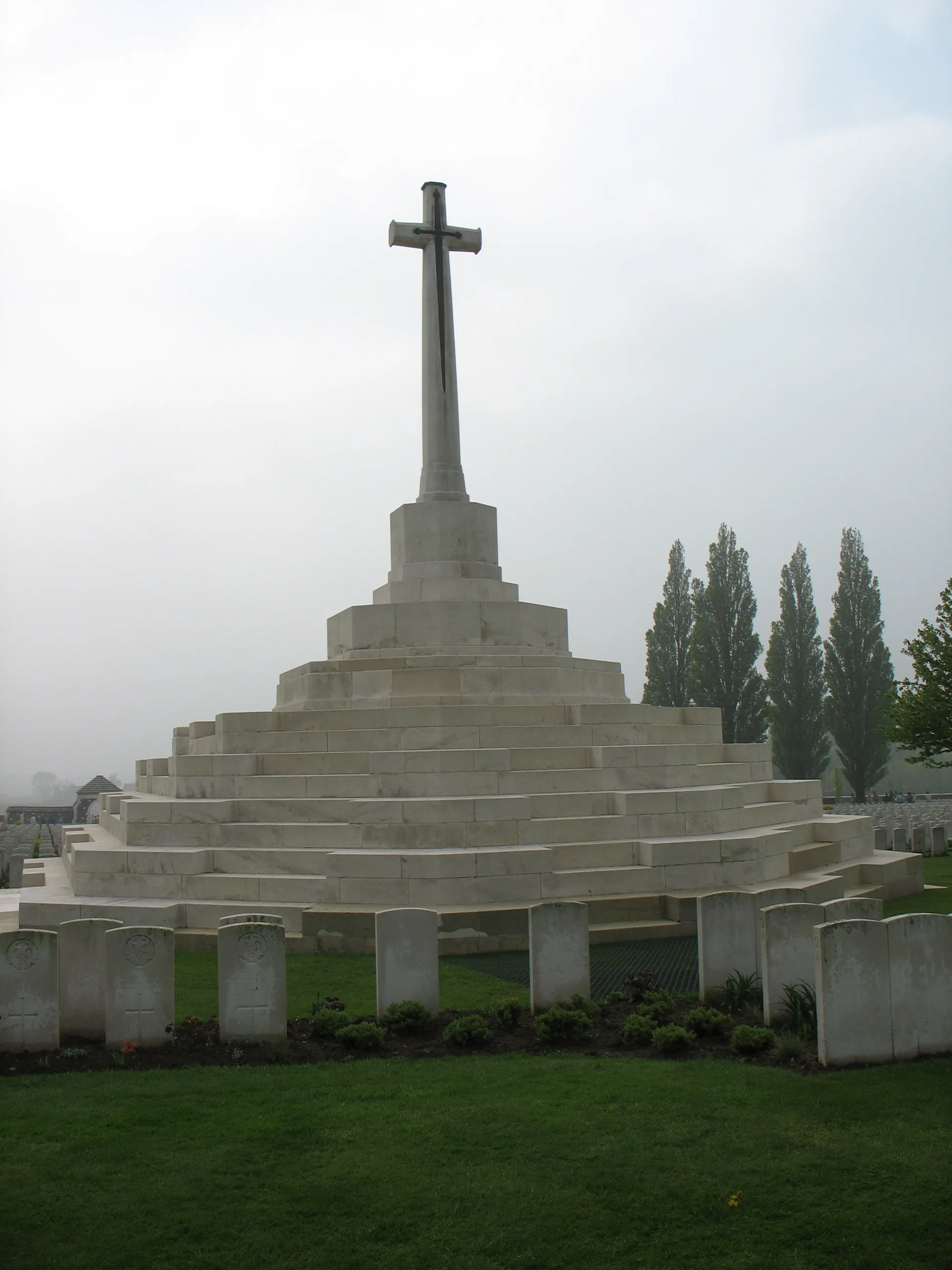 Photo showing: Tyne Cot War Cemetry "Cross of Sacrifice"