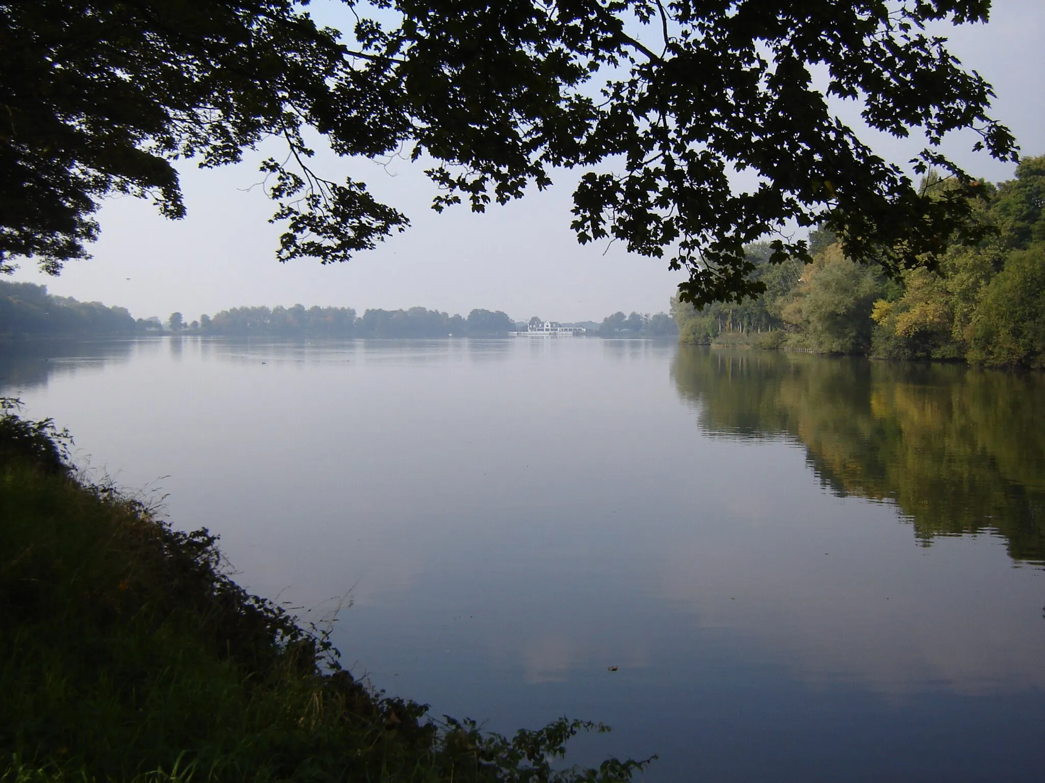 Photo showing: Zillebekevijver lake in Zillebeke. Zillebeke, Ieper, West Flanders, Belgium