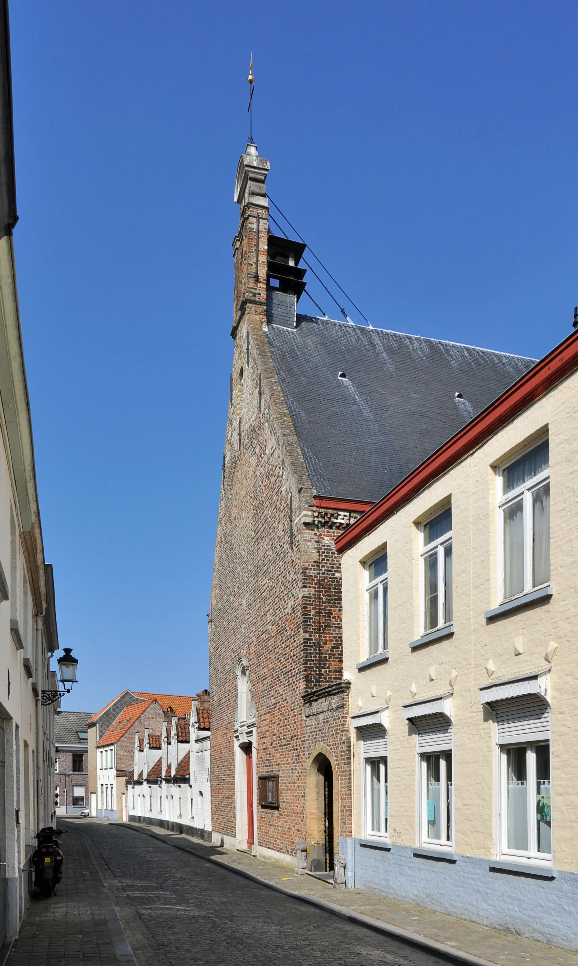 Photo showing: Bruges (Belgium): the Kreupelenstraat and the Blindekens chapel