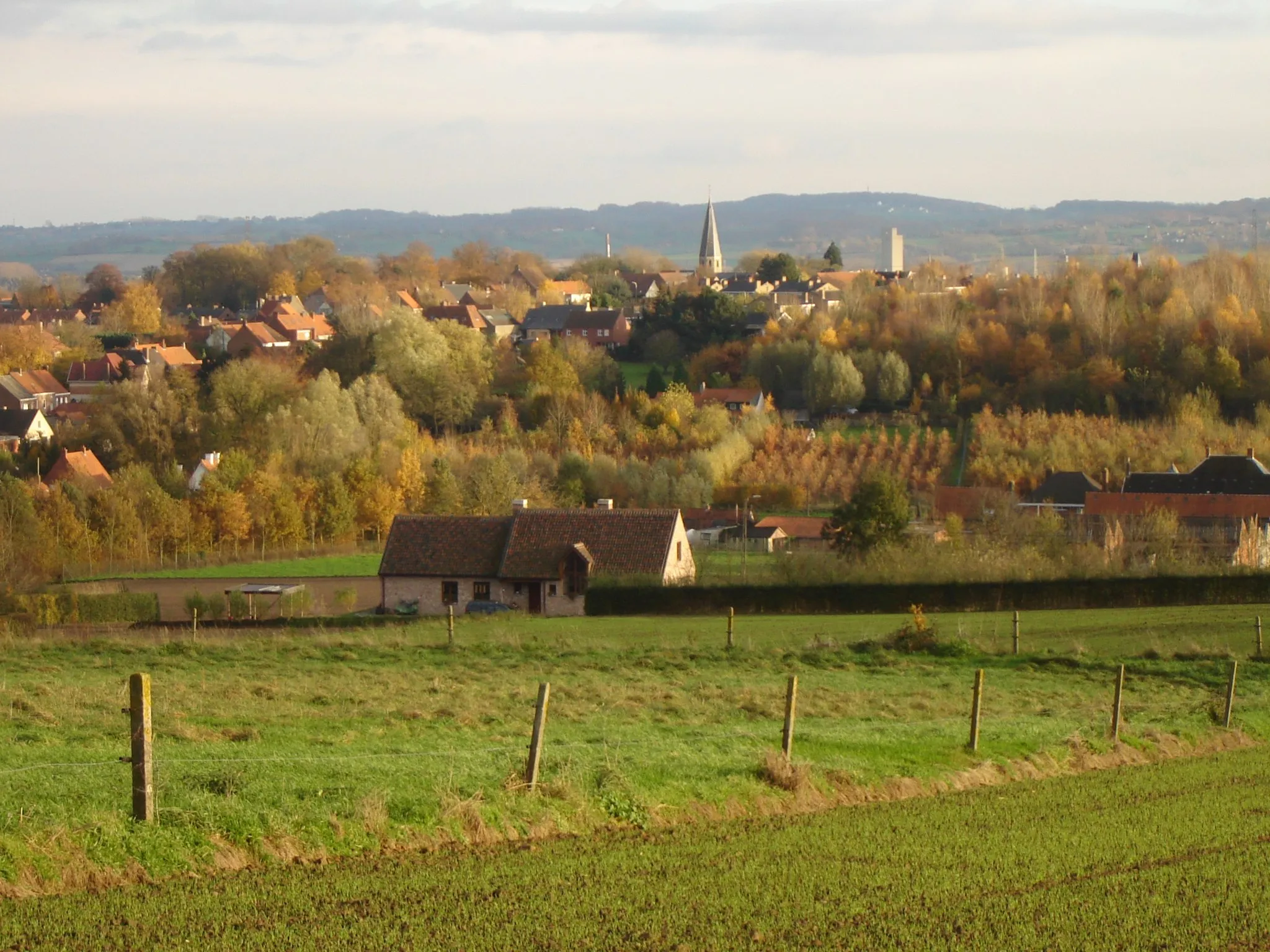 Photo showing: Village of Tiegem and landscape, as seen from Tiegen Hill. Tiegem, Anzegem, West Flanders, Belgium