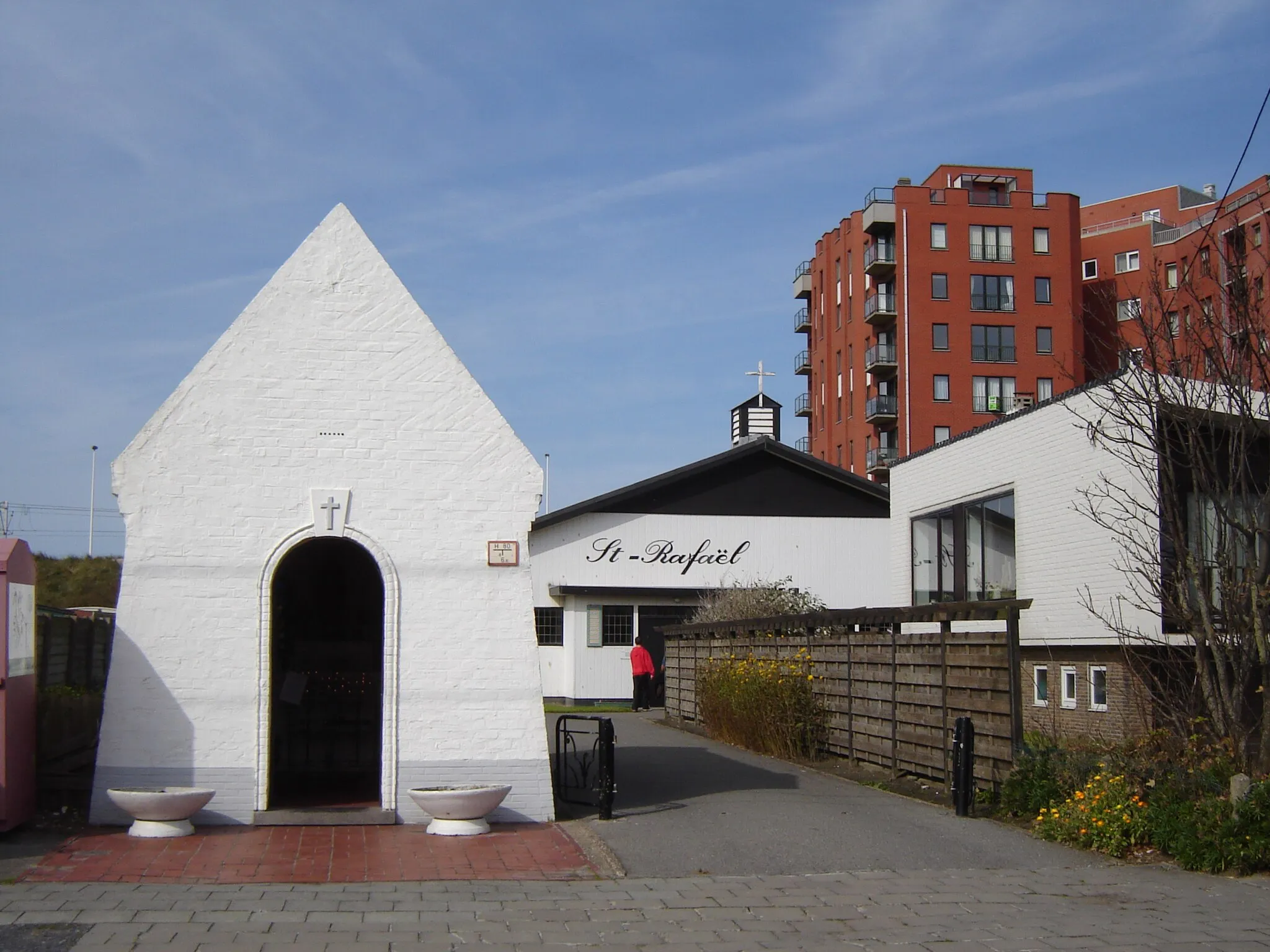 Photo showing: Church of Saint Raphael and chapel of Our Lady in Raversijde. Raversijde, Oostende, West Flanders, Belgium