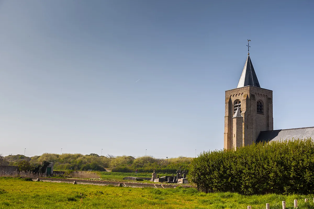 Photo showing: Het duinenkerkje in Mariakerke Oostende, ook wel Rnsorkerk genoemd, daar het graf van de kunstenaar zich daar bevindt.