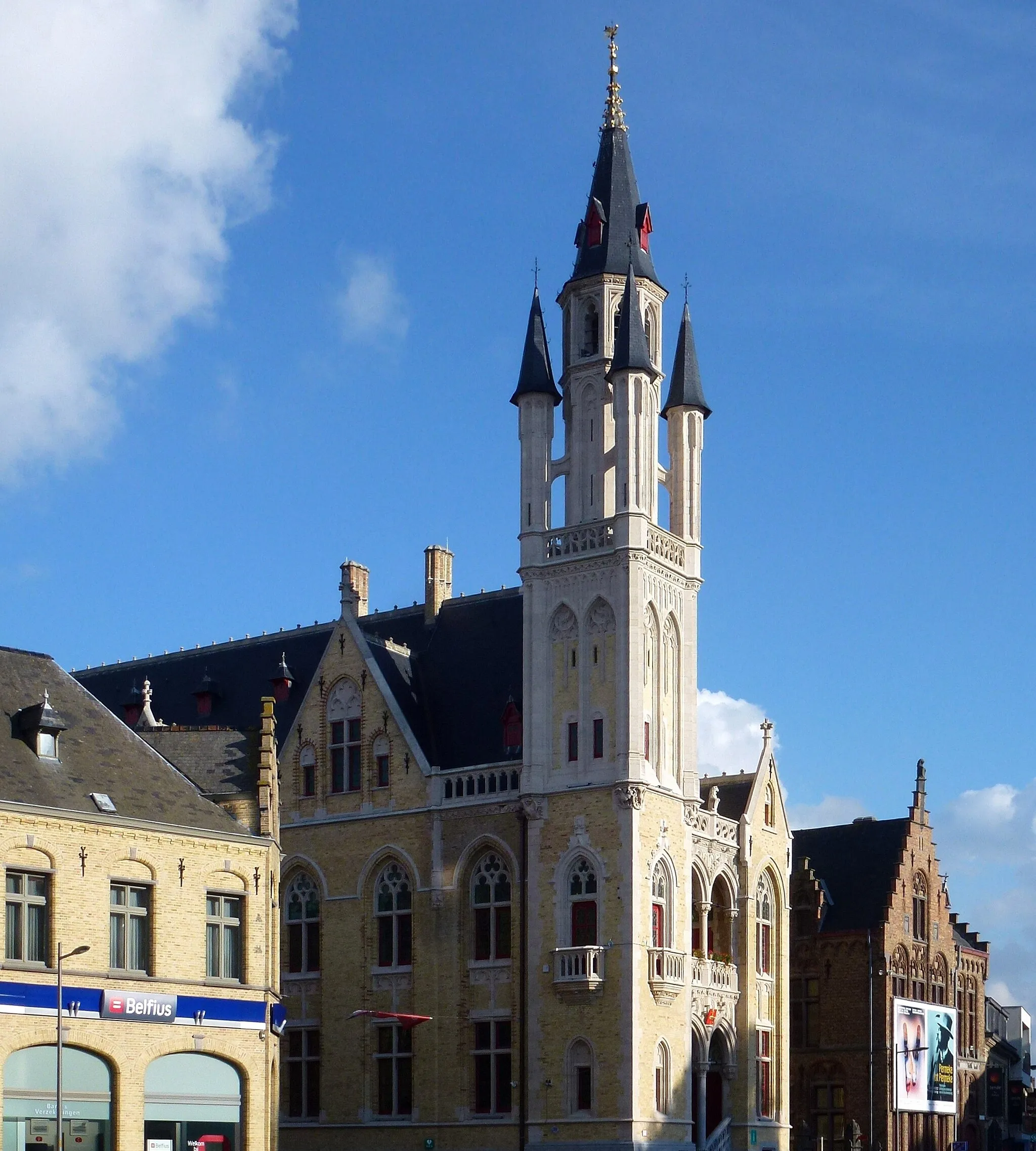Photo showing: le beffroi et l'hôtel de ville (Stadhuis) Poperinge, Belgique