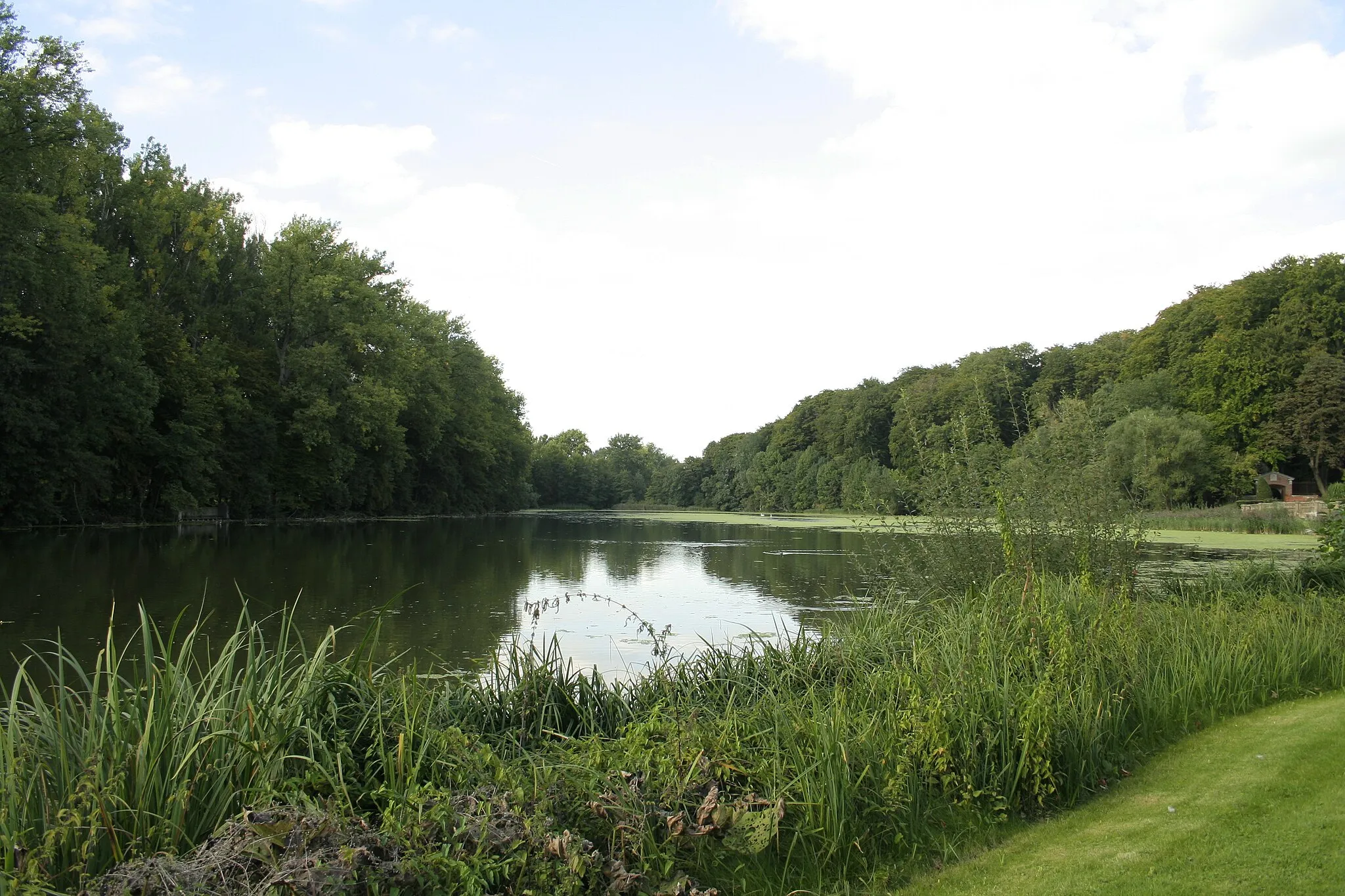 Photo showing: Auderghem (Belgium), the big pond and the park of the former Val Duchesse priory.